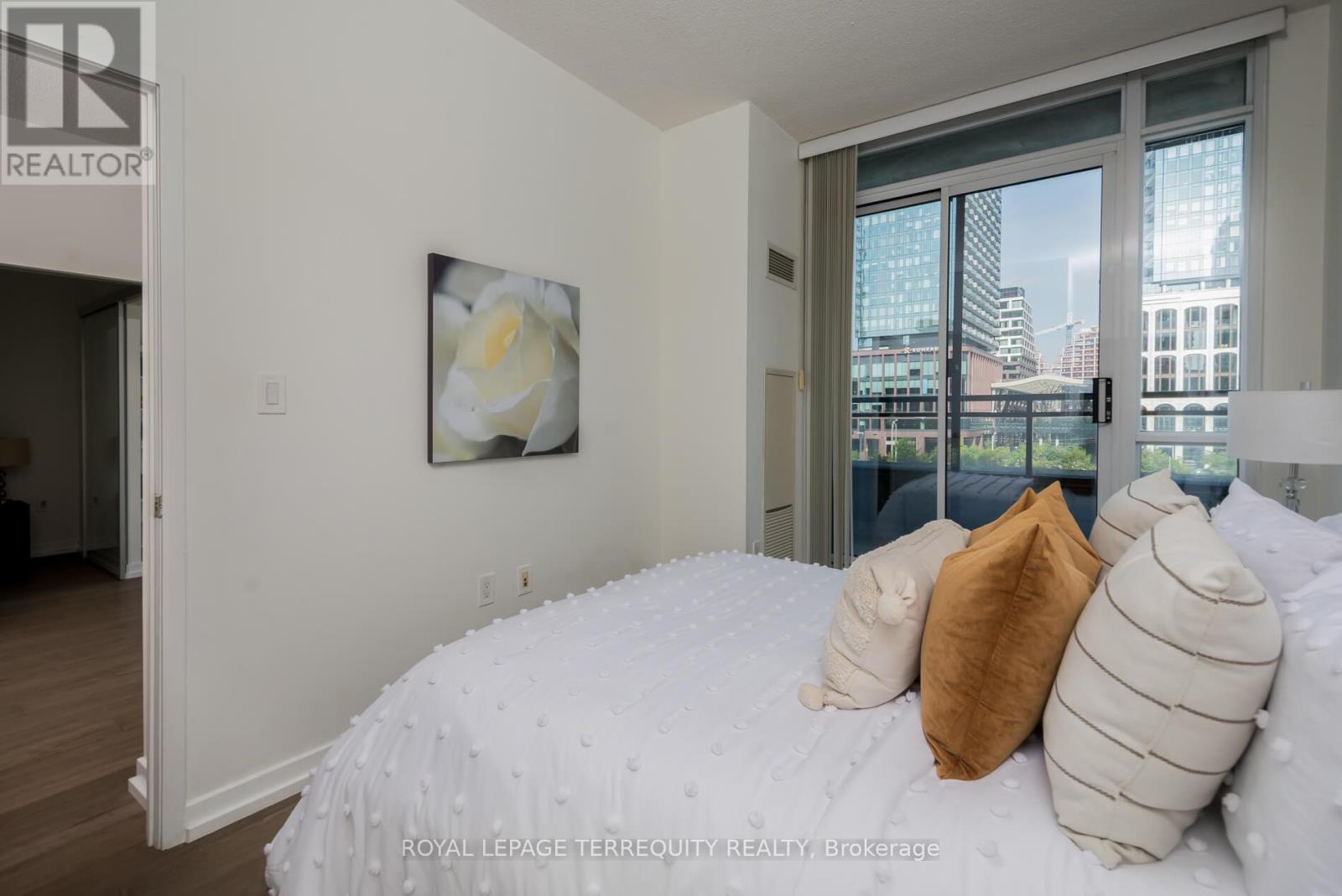 303 - 25 Capreol Court, Toronto, Ontario  M5V 3Z7 - Photo 24 - C12428661