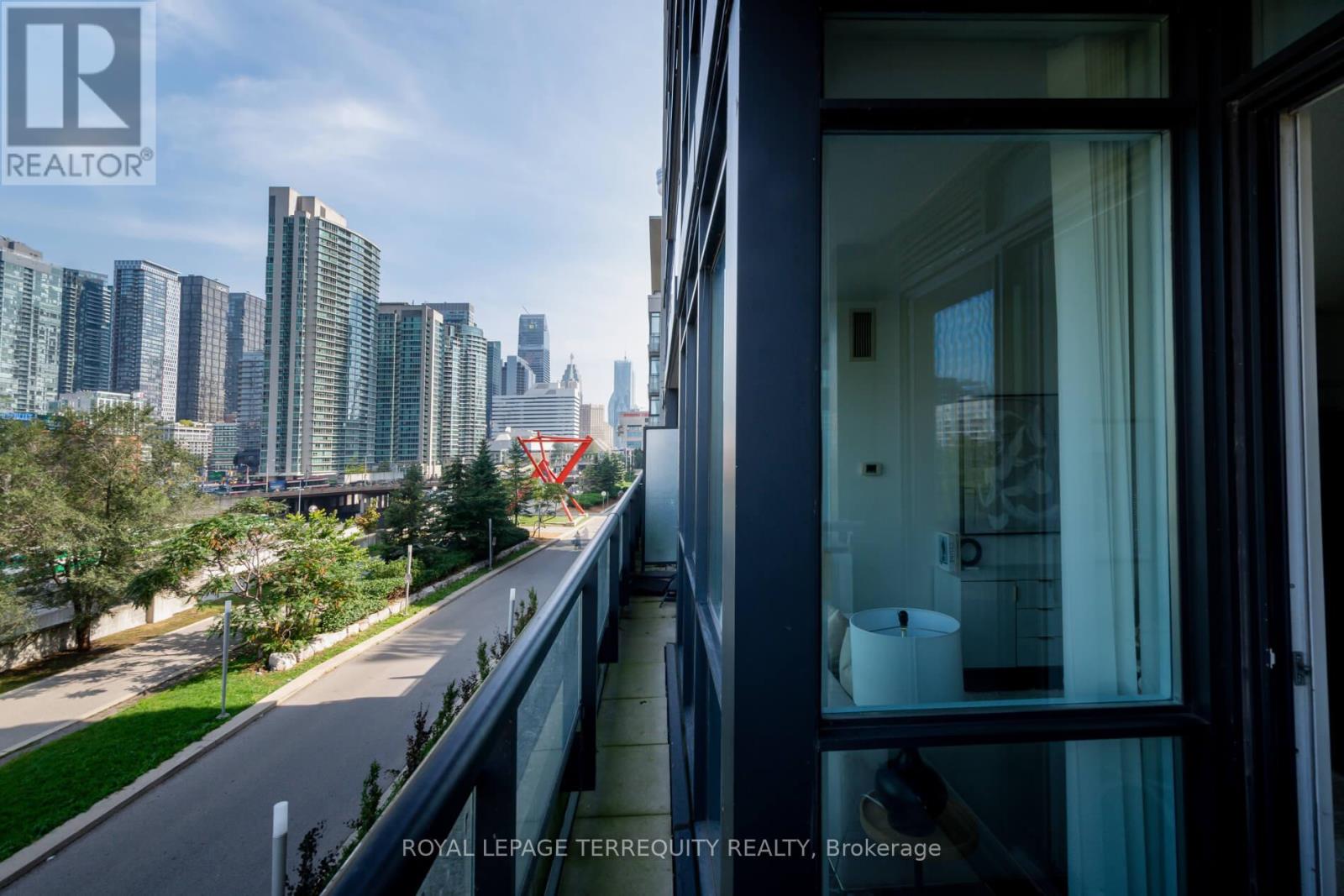 303 - 25 Capreol Court, Toronto, Ontario  M5V 3Z7 - Photo 29 - C12428661