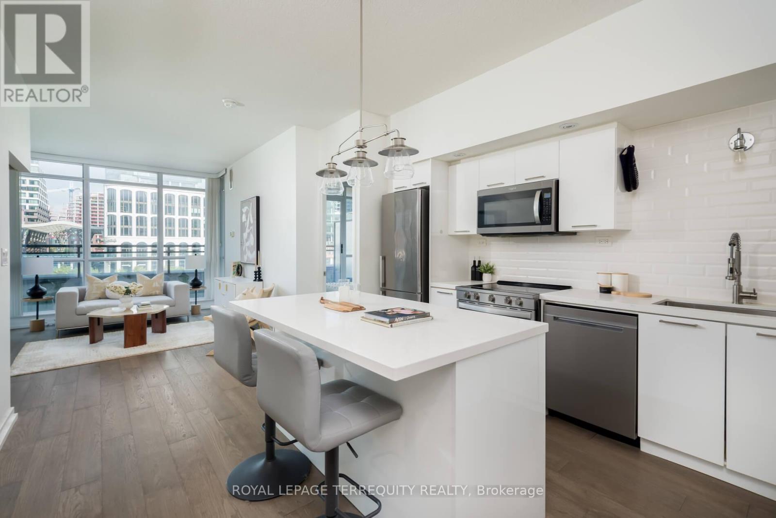 303 - 25 Capreol Court, Toronto, Ontario  M5V 3Z7 - Photo 7 - C12428661