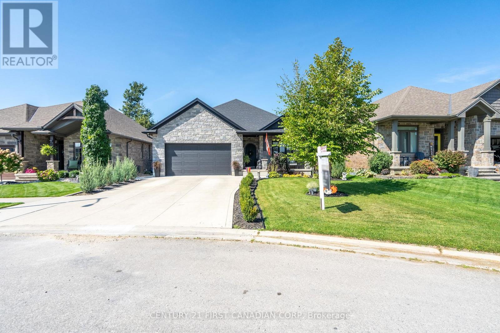 161 Collins Way, Strathroy-Caradoc, Ontario  N7G 3H3 - Photo 1 - X12428672