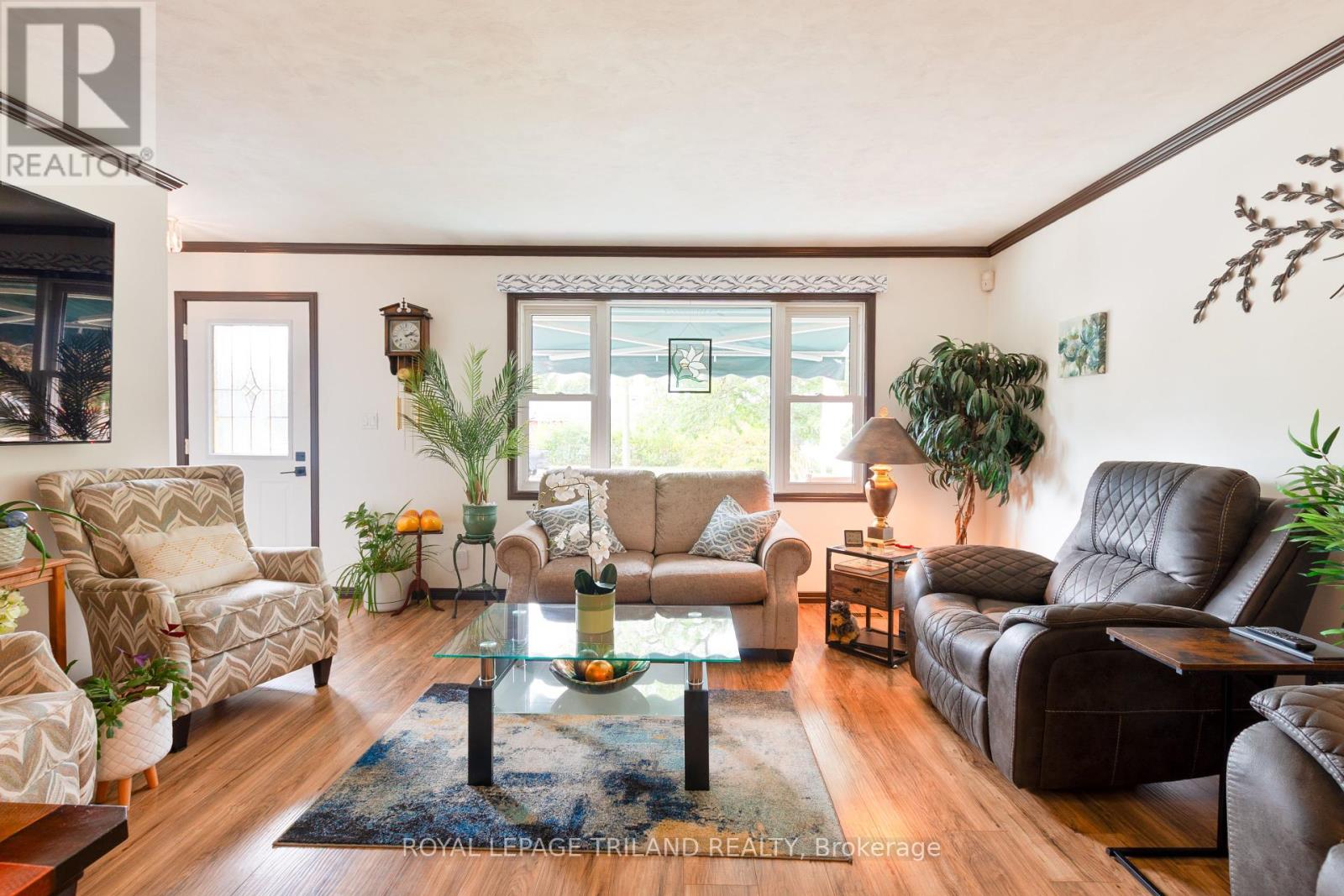 11 Gregory Place, St. Thomas, Ontario  N5R 4S4 - Photo 2 - X12428745