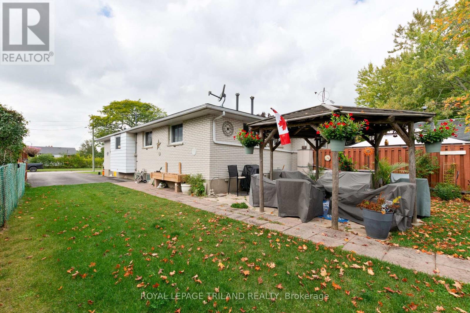 11 Gregory Place, St. Thomas, Ontario  N5R 4S4 - Photo 38 - X12428745