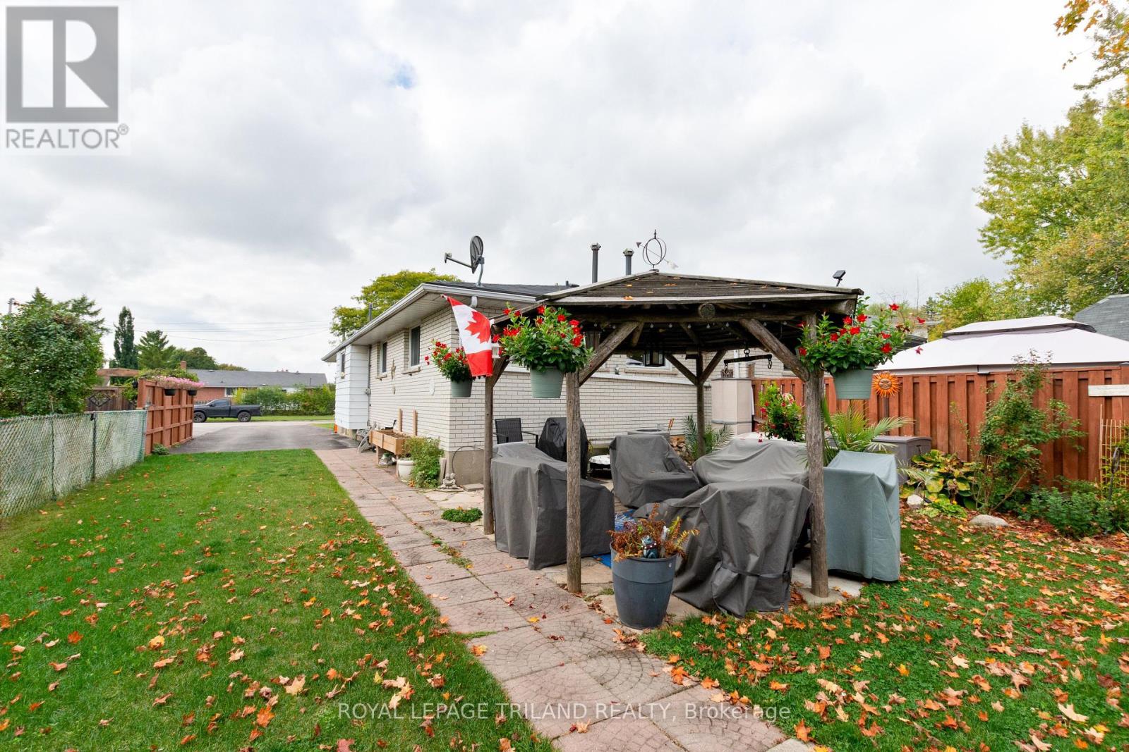 11 Gregory Place, St. Thomas, Ontario  N5R 4S4 - Photo 39 - X12428745