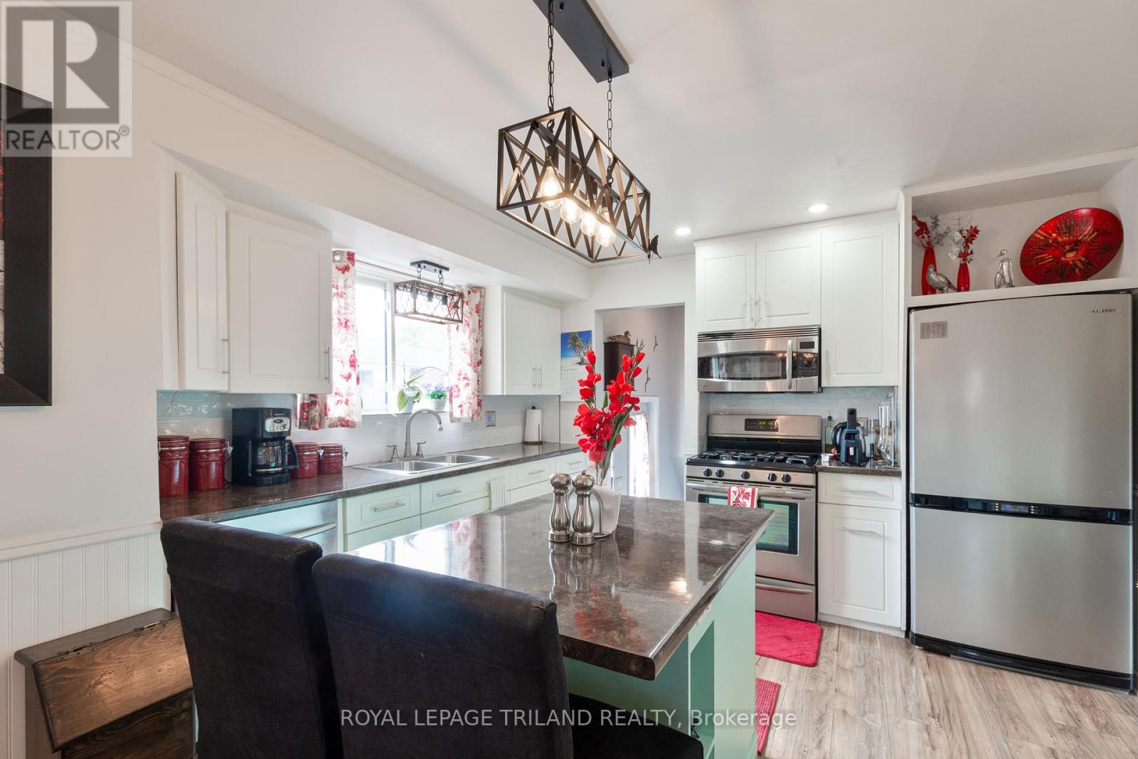 11 Gregory Place, St. Thomas, Ontario  N5R 4S4 - Photo 4 - X12428745