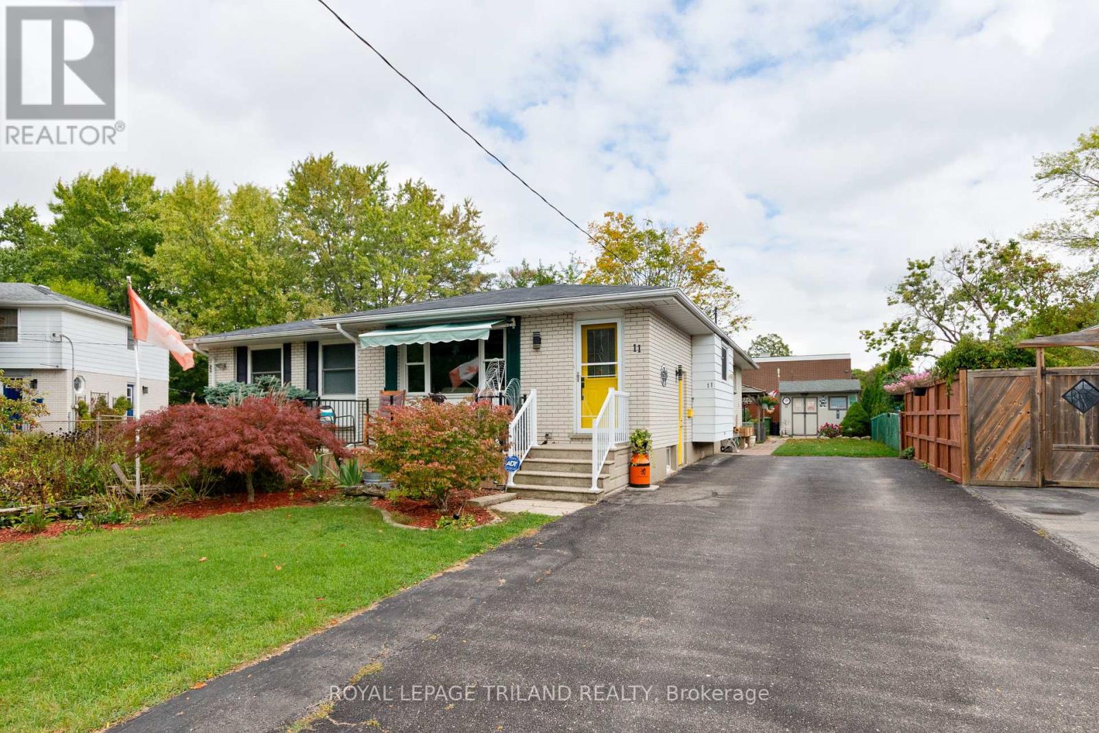 11 Gregory Place, St. Thomas, Ontario  N5R 4S4 - Photo 6 - X12428745