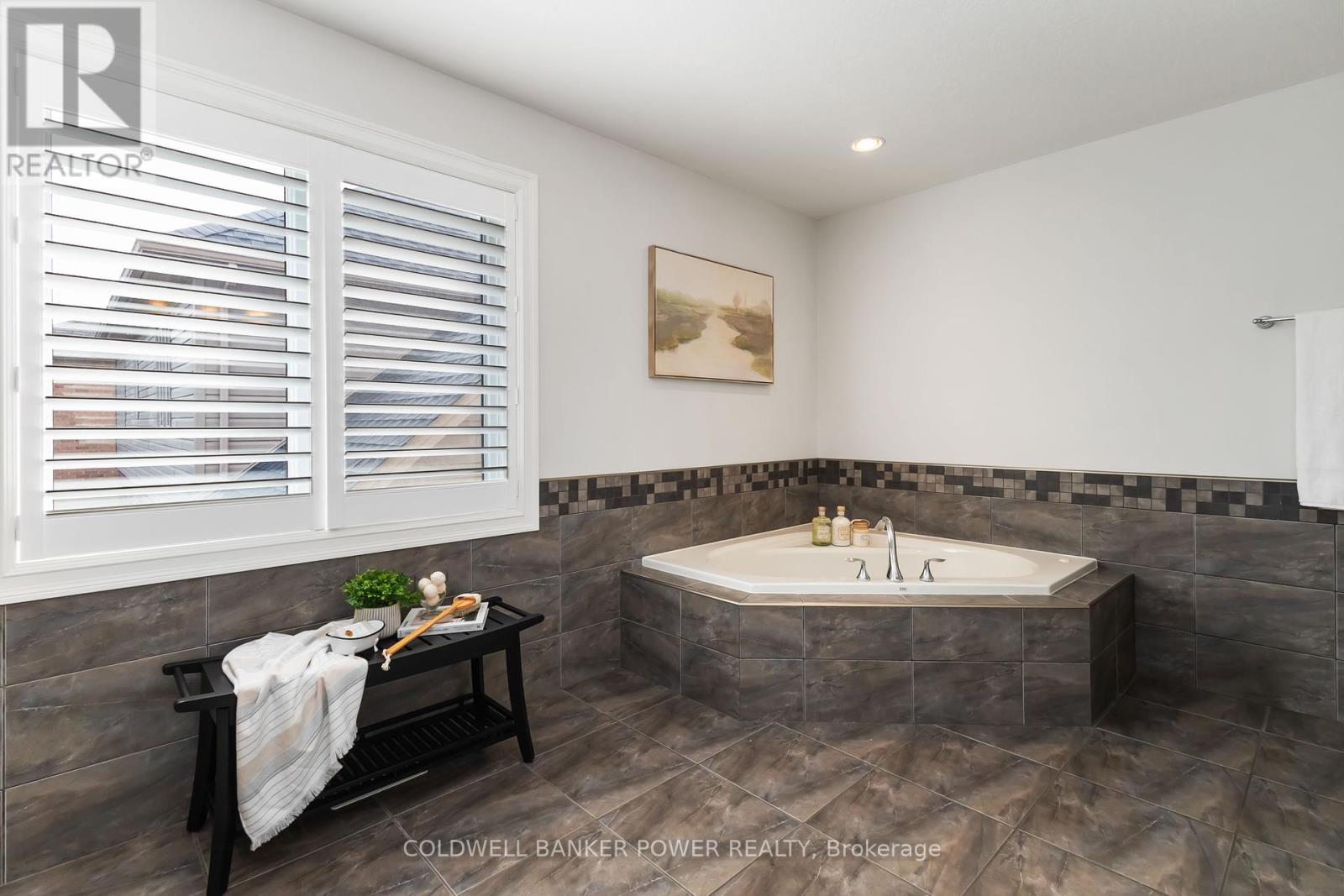 2098 Logans Run, London South, Ontario  N6K 0B3 - Photo 30 - X12428748