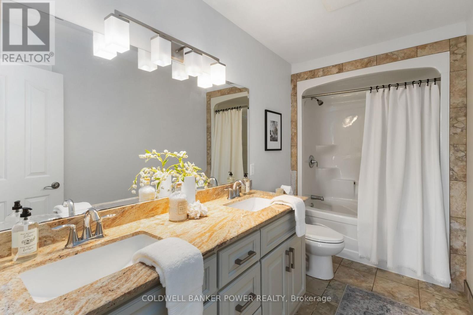 2098 Logans Run, London South, Ontario  N6K 0B3 - Photo 33 - X12428748