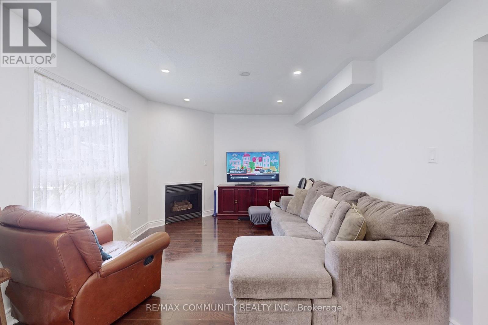 71 Hibbard Drive, Ajax, Ontario  L1Z 1J8 - Photo 11 - E12428582