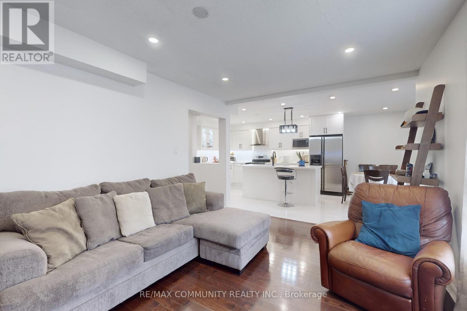 71 Hibbard Drive, Ajax, Ontario  L1Z 1J8 - Photo 12 - E12428582