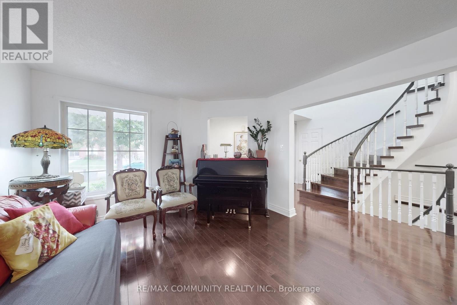 71 Hibbard Drive, Ajax, Ontario  L1Z 1J8 - Photo 5 - E12428582