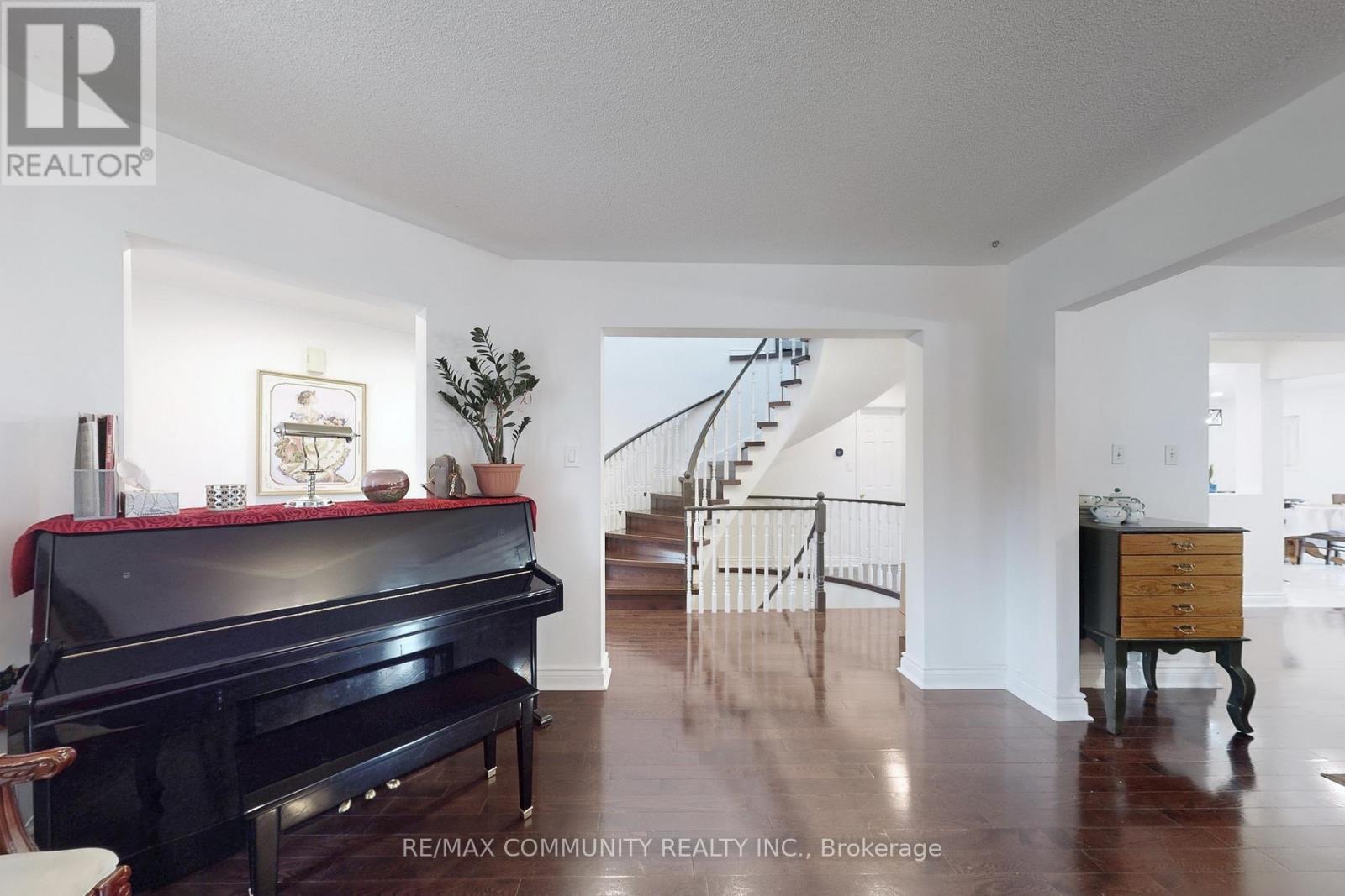 71 Hibbard Drive, Ajax, Ontario  L1Z 1J8 - Photo 6 - E12428582