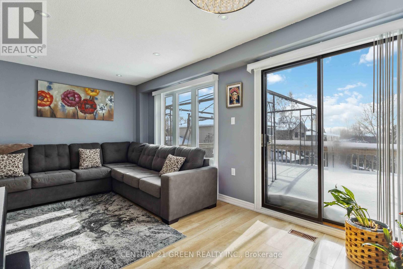 Main & 2nd Floor - 662 Grandview Drive, Oshawa, Ontario  L1H 8J3 - Photo 10 - E12428610
