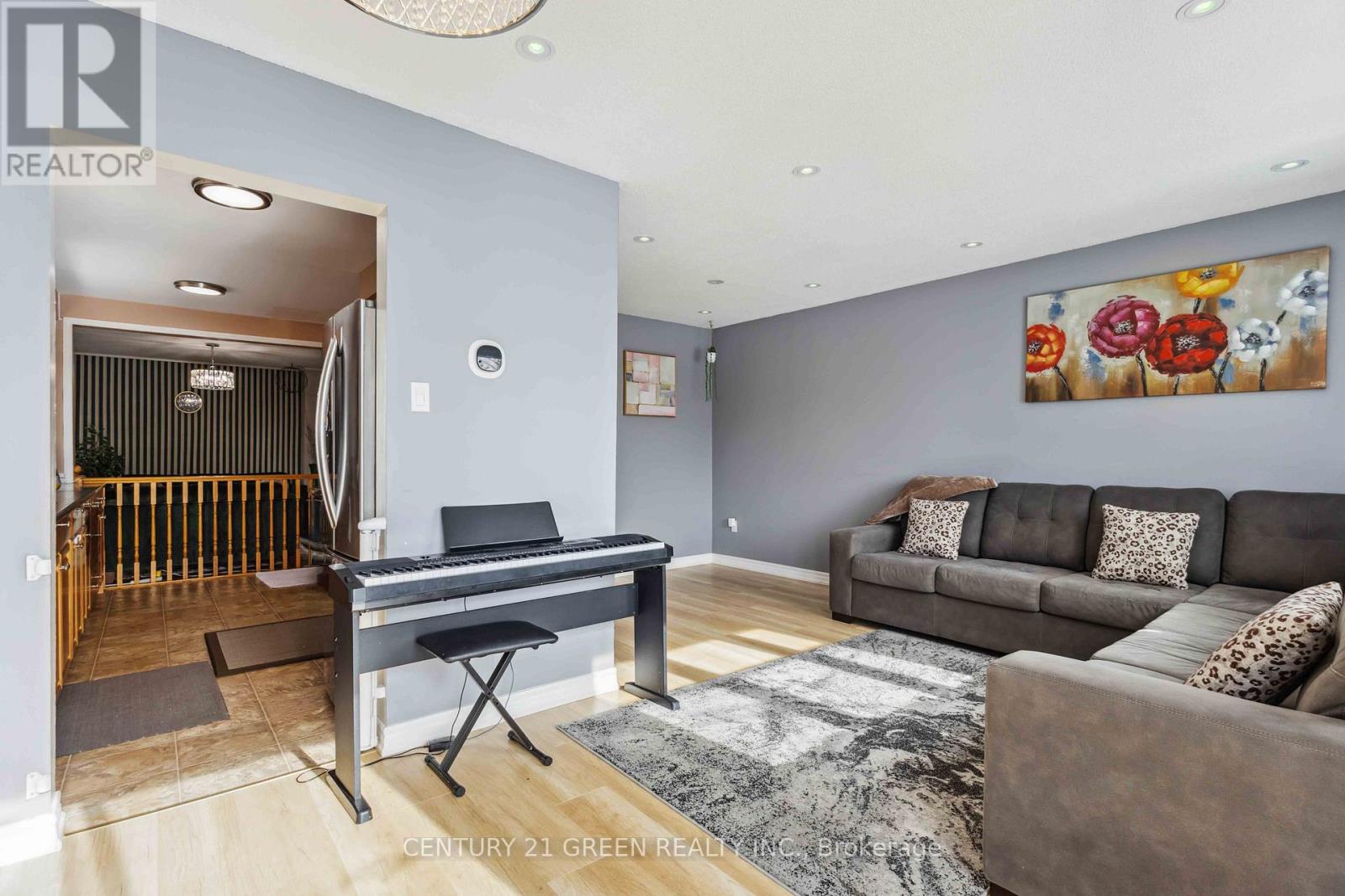 Main & 2nd Floor - 662 Grandview Drive, Oshawa, Ontario  L1H 8J3 - Photo 11 - E12428610
