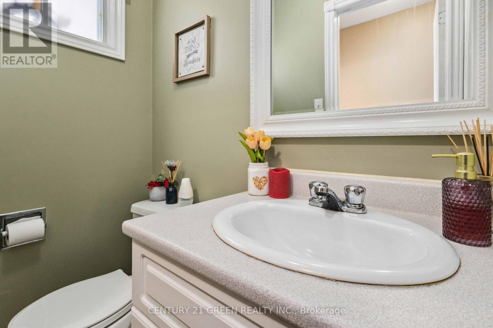Main & 2nd Floor - 662 Grandview Drive, Oshawa, Ontario  L1H 8J3 - Photo 6 - E12428610