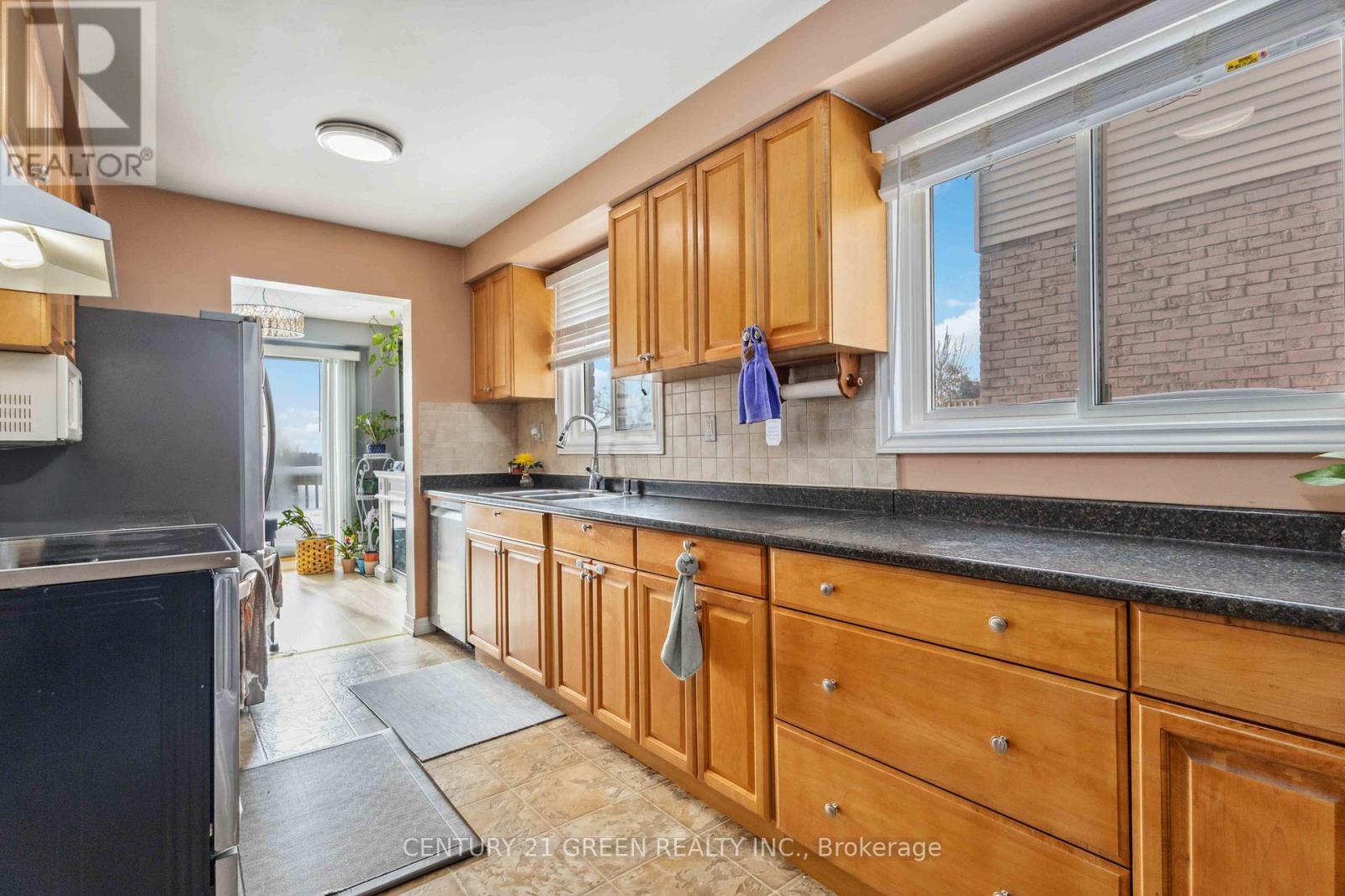 Main & 2nd Floor - 662 Grandview Drive, Oshawa, Ontario  L1H 8J3 - Photo 7 - E12428610