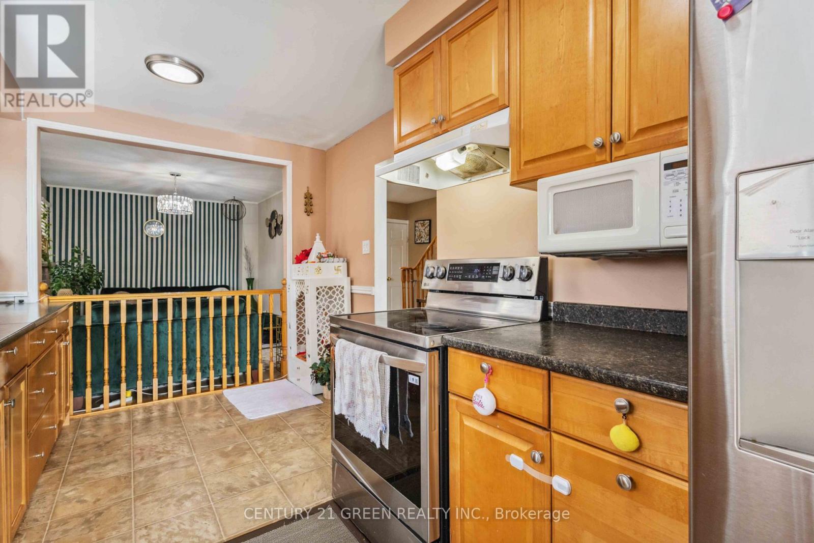 Main & 2nd Floor - 662 Grandview Drive, Oshawa, Ontario  L1H 8J3 - Photo 8 - E12428610