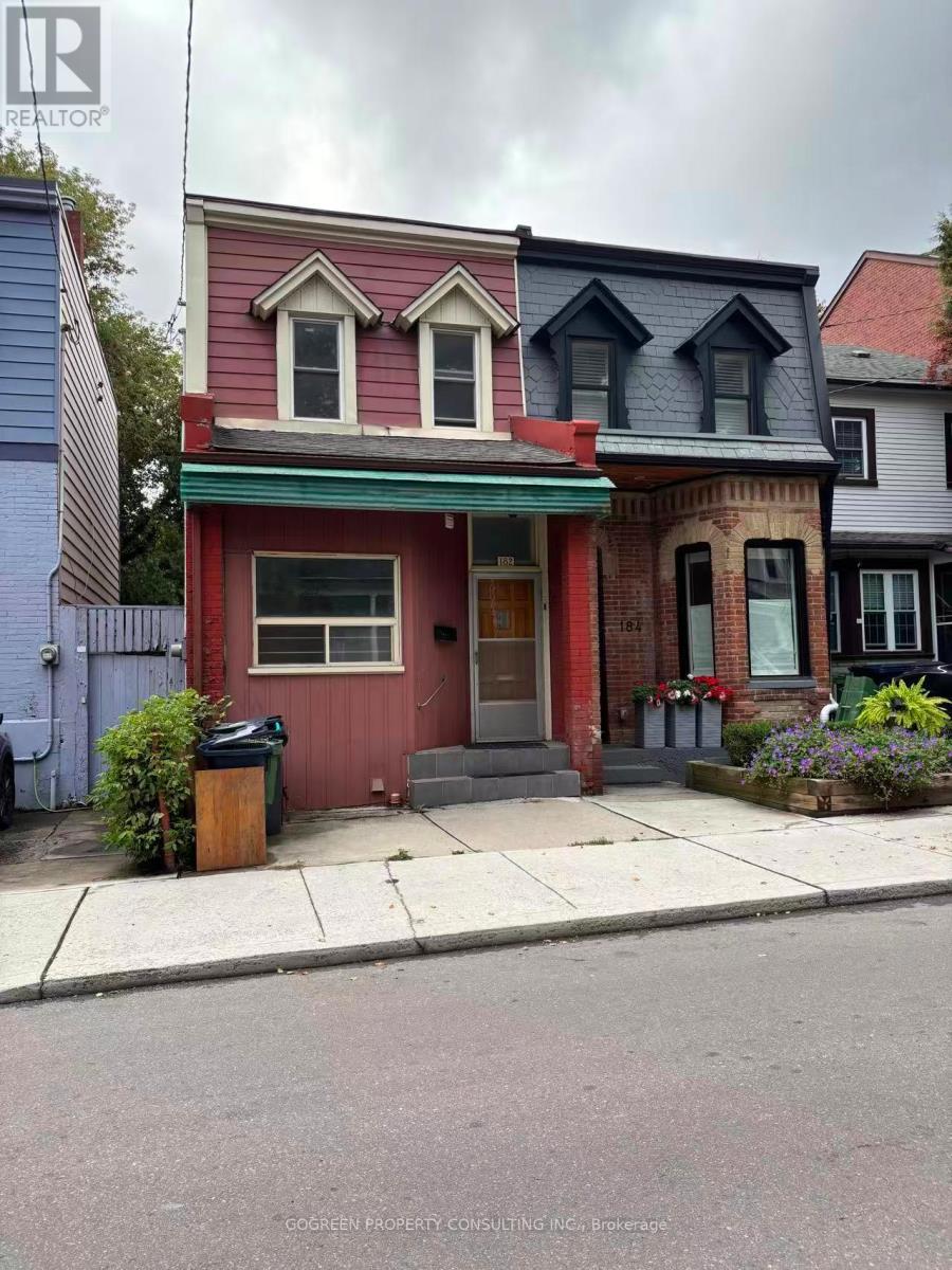 182 BOULTON AVENUE, Toronto, Ontario