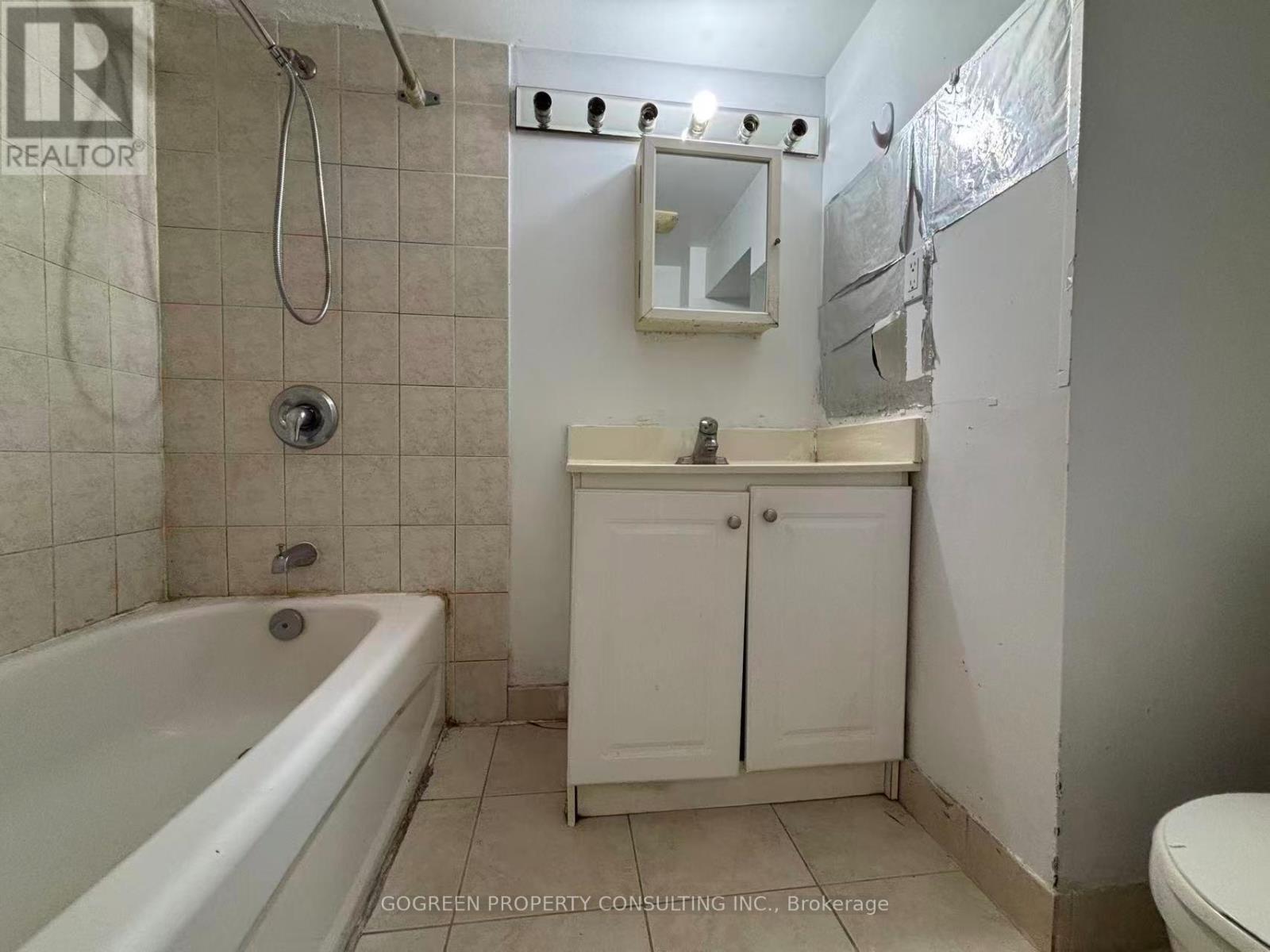 182 Boulton Avenue, Toronto, Ontario  M4M 2J9 - Photo 19 - E12428651