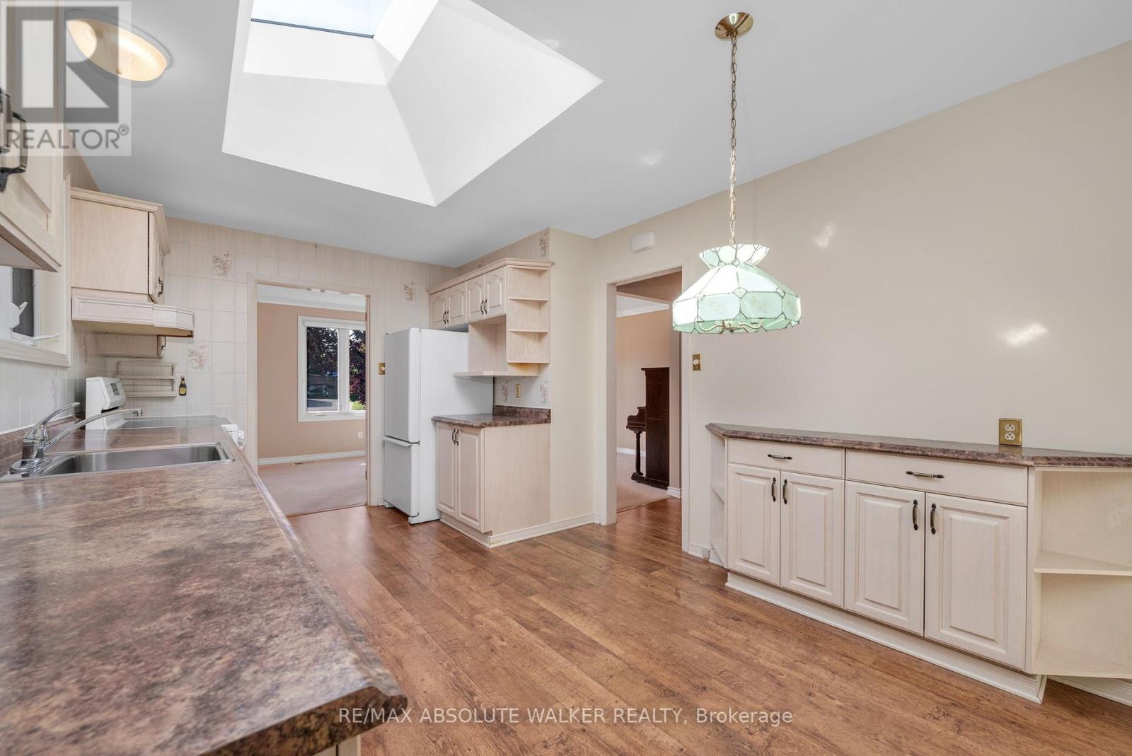 773 Eastvale Drive, Ottawa, Ontario  K1J 6Z9 - Photo 13 - X12428756