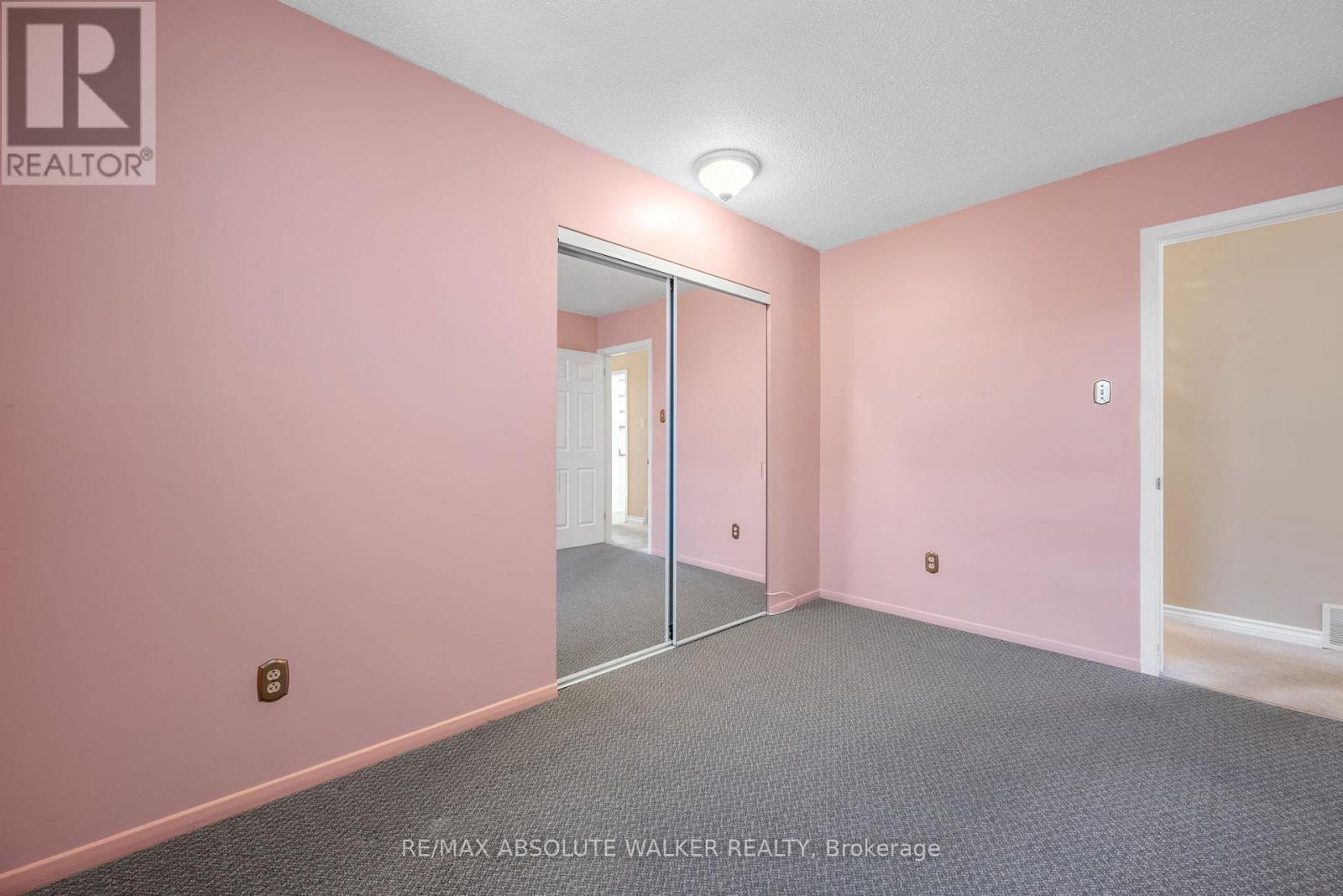 773 Eastvale Drive, Ottawa, Ontario  K1J 6Z9 - Photo 19 - X12428756