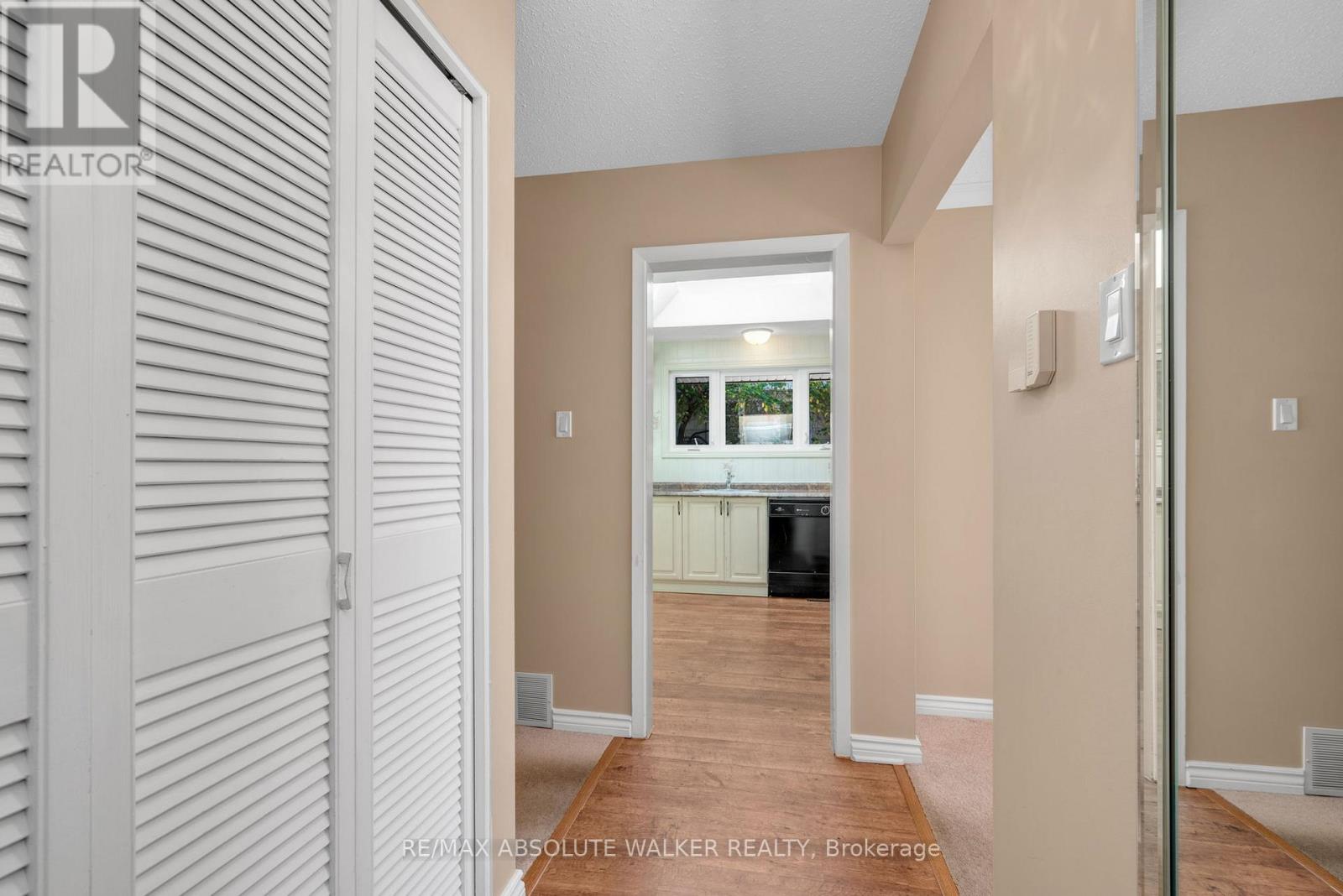 773 Eastvale Drive, Ottawa, Ontario  K1J 6Z9 - Photo 3 - X12428756