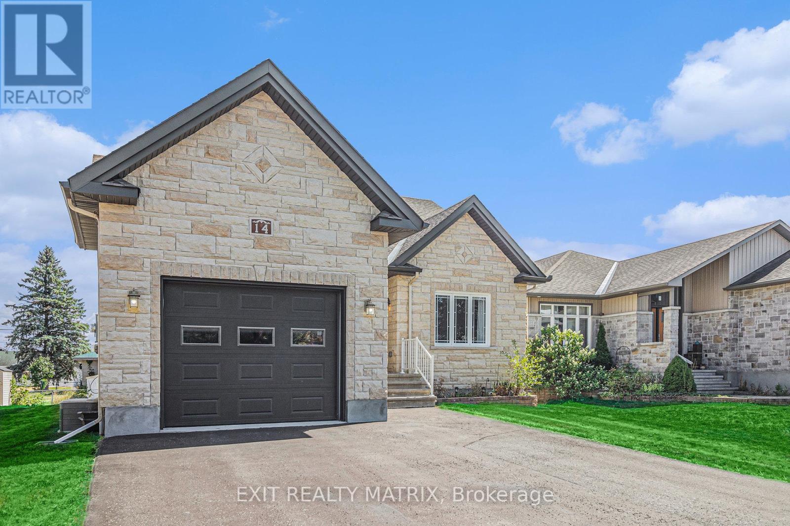 14 Provost Street, North Stormont, Ontario  K0A 1R0 - Photo 3 - X12428771