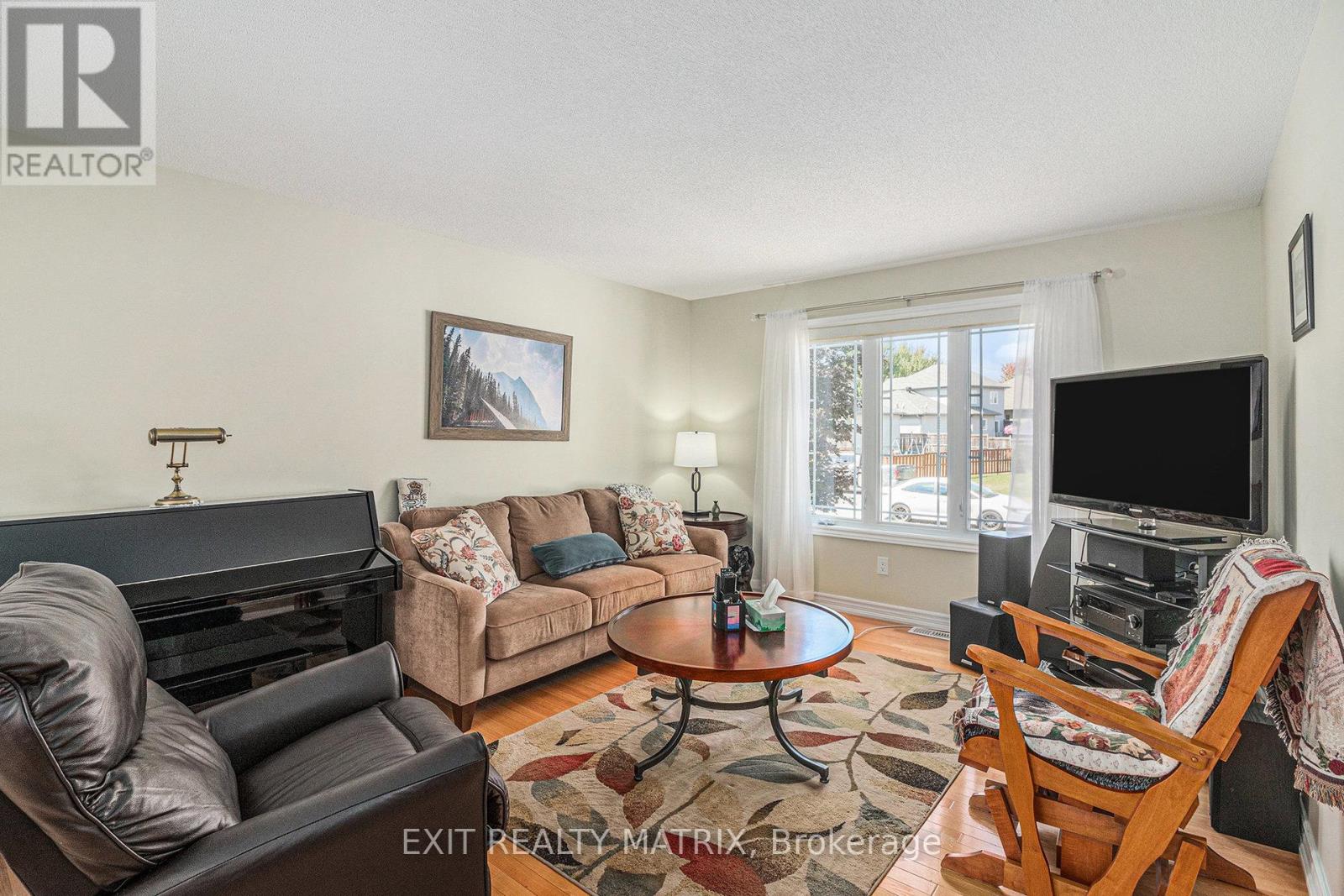 14 Provost Street, North Stormont, Ontario  K0A 1R0 - Photo 8 - X12428771