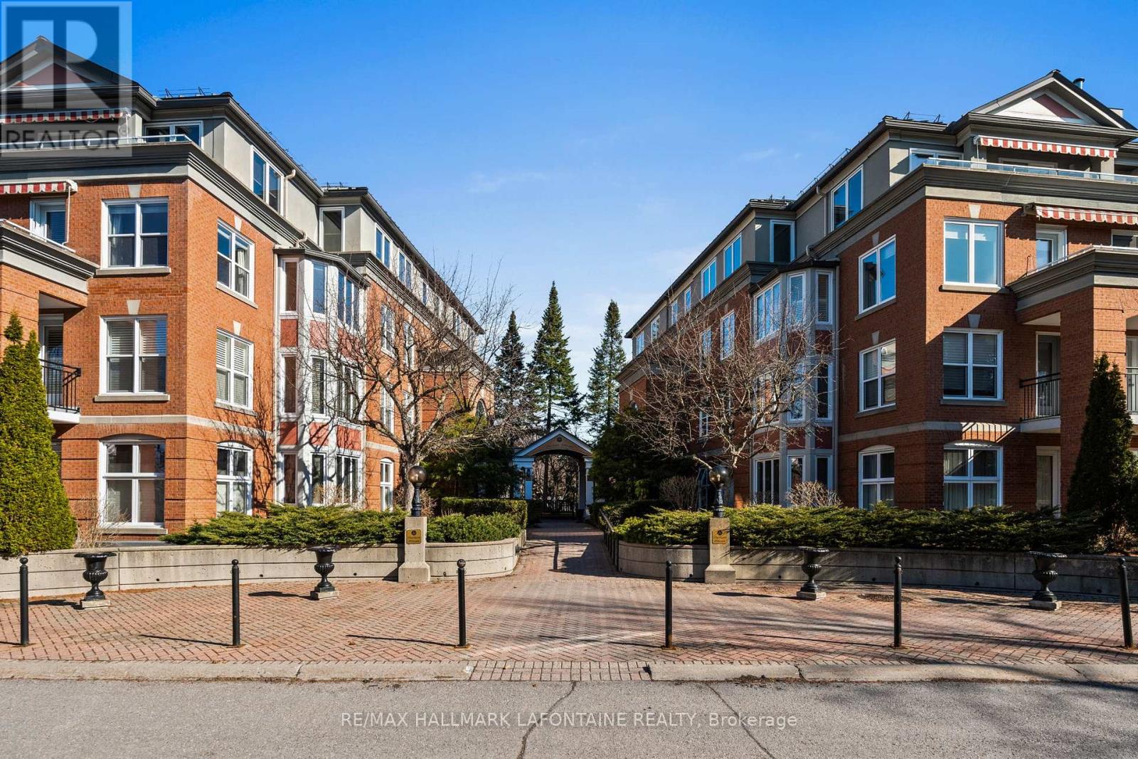 101 - 21 Durham Private, Ottawa, Ontario  K1M 2H8 - Photo 4 - X12428812