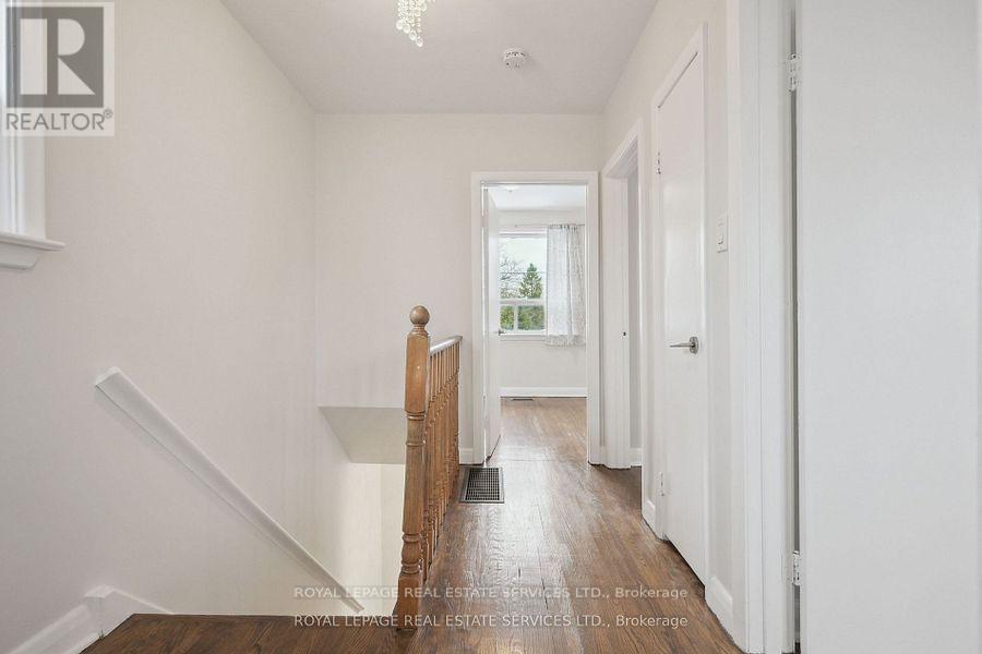 256 Zelda Crescent, Richmond Hill, Ontario  L4C 2Y5 - Photo 11 - N12428602