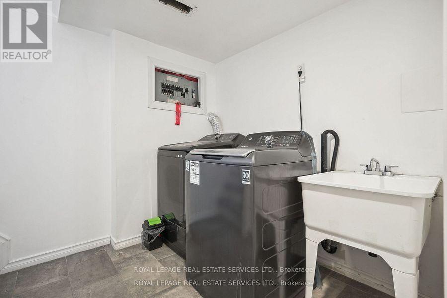 256 Zelda Crescent, Richmond Hill, Ontario  L4C 2Y5 - Photo 19 - N12428602