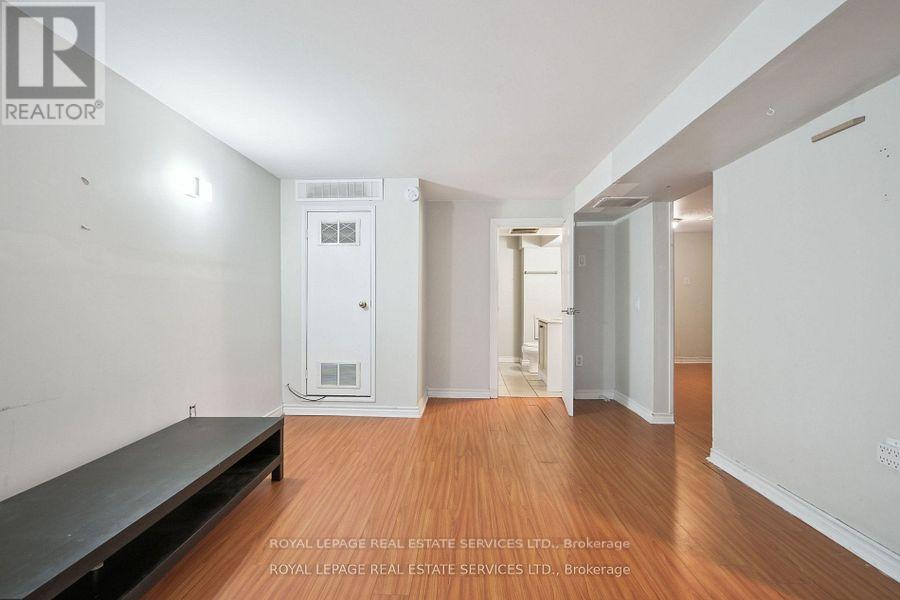 256 Zelda Crescent, Richmond Hill, Ontario  L4C 2Y5 - Photo 20 - N12428602