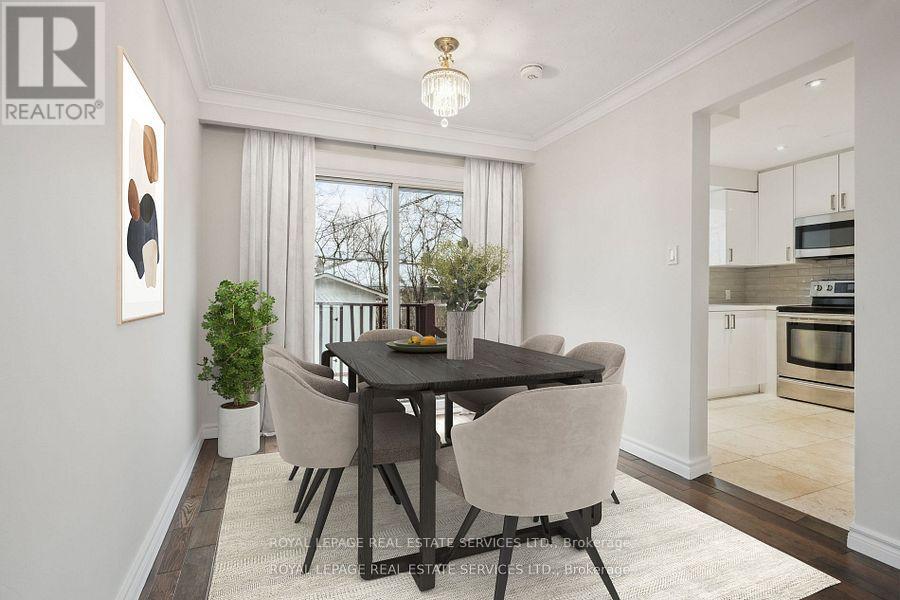 256 Zelda Crescent, Richmond Hill, Ontario  L4C 2Y5 - Photo 4 - N12428602