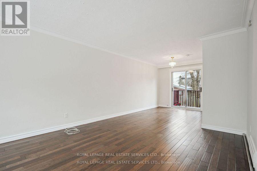 256 Zelda Crescent, Richmond Hill, Ontario  L4C 2Y5 - Photo 7 - N12428602
