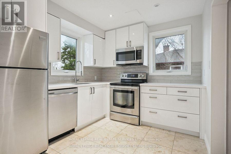 256 Zelda Crescent, Richmond Hill, Ontario  L4C 2Y5 - Photo 8 - N12428602