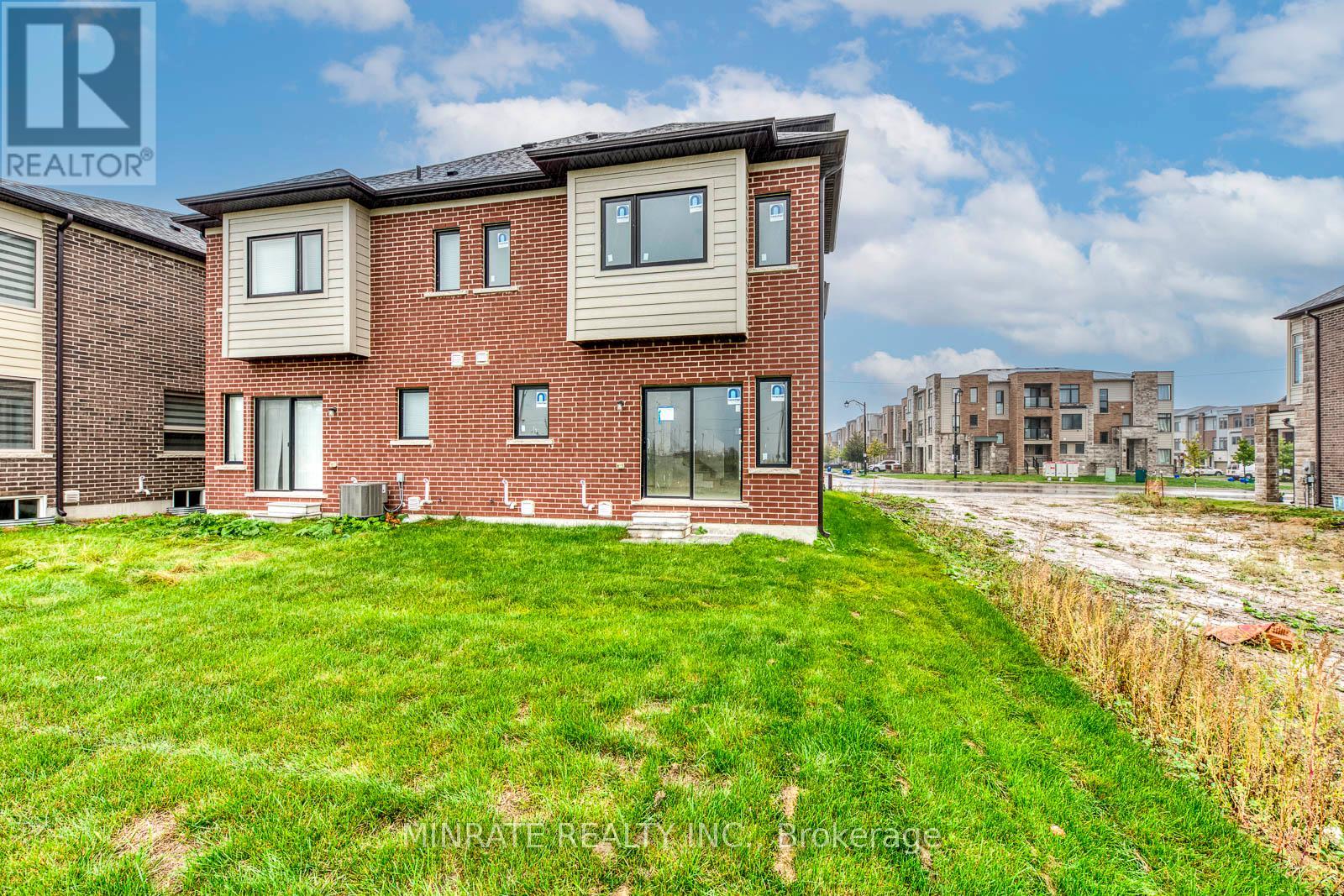 166 William Booth Avenue, Newmarket, Ontario  L3X 0K7 - Photo 2 - N12428632
