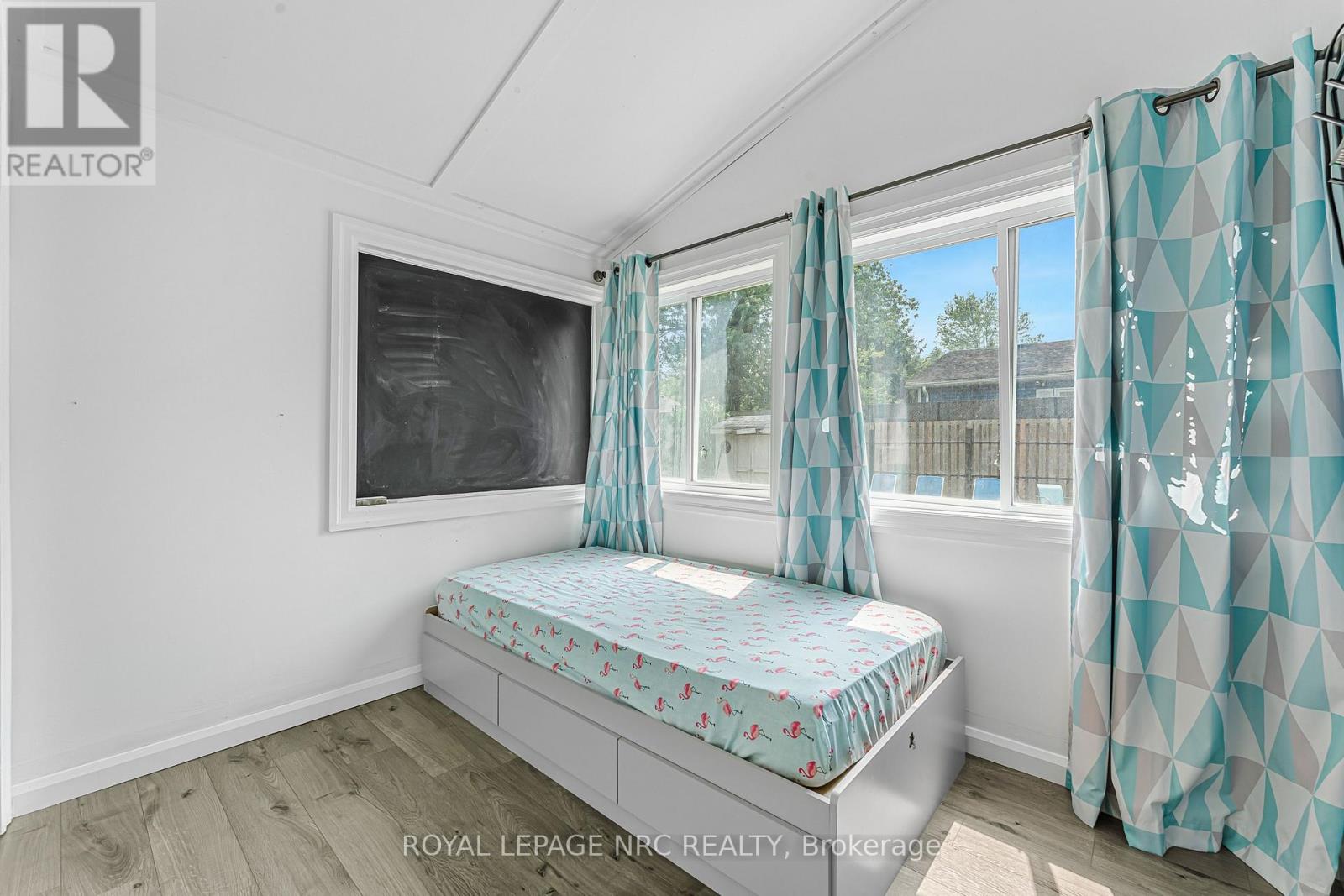 372 Lakewood Avenue, Fort Erie, Ontario  L0S 1B0 - Photo 19 - X12428677