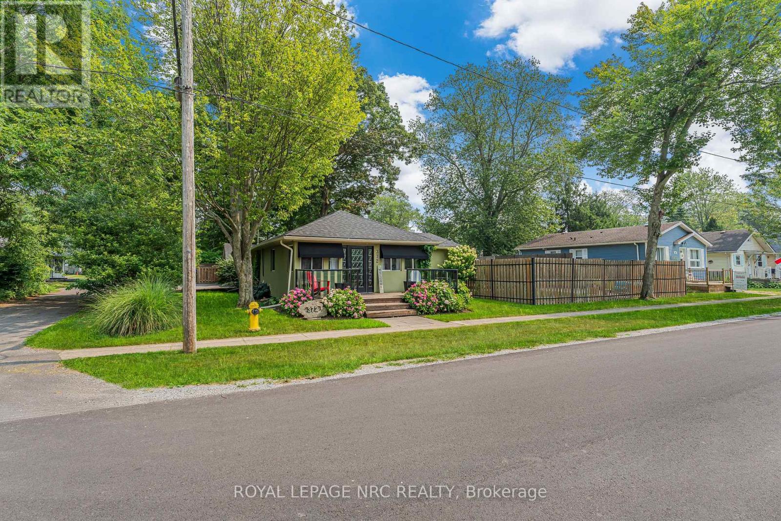 372 Lakewood Avenue, Fort Erie, Ontario  L0S 1B0 - Photo 2 - X12428677