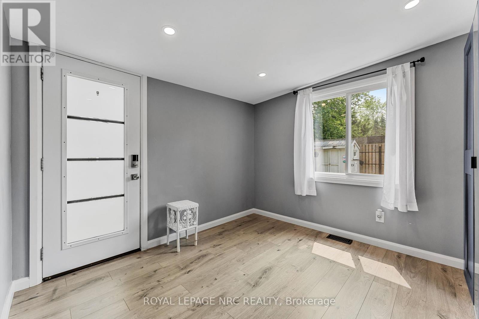 372 Lakewood Avenue, Fort Erie, Ontario  L0S 1B0 - Photo 4 - X12428677
