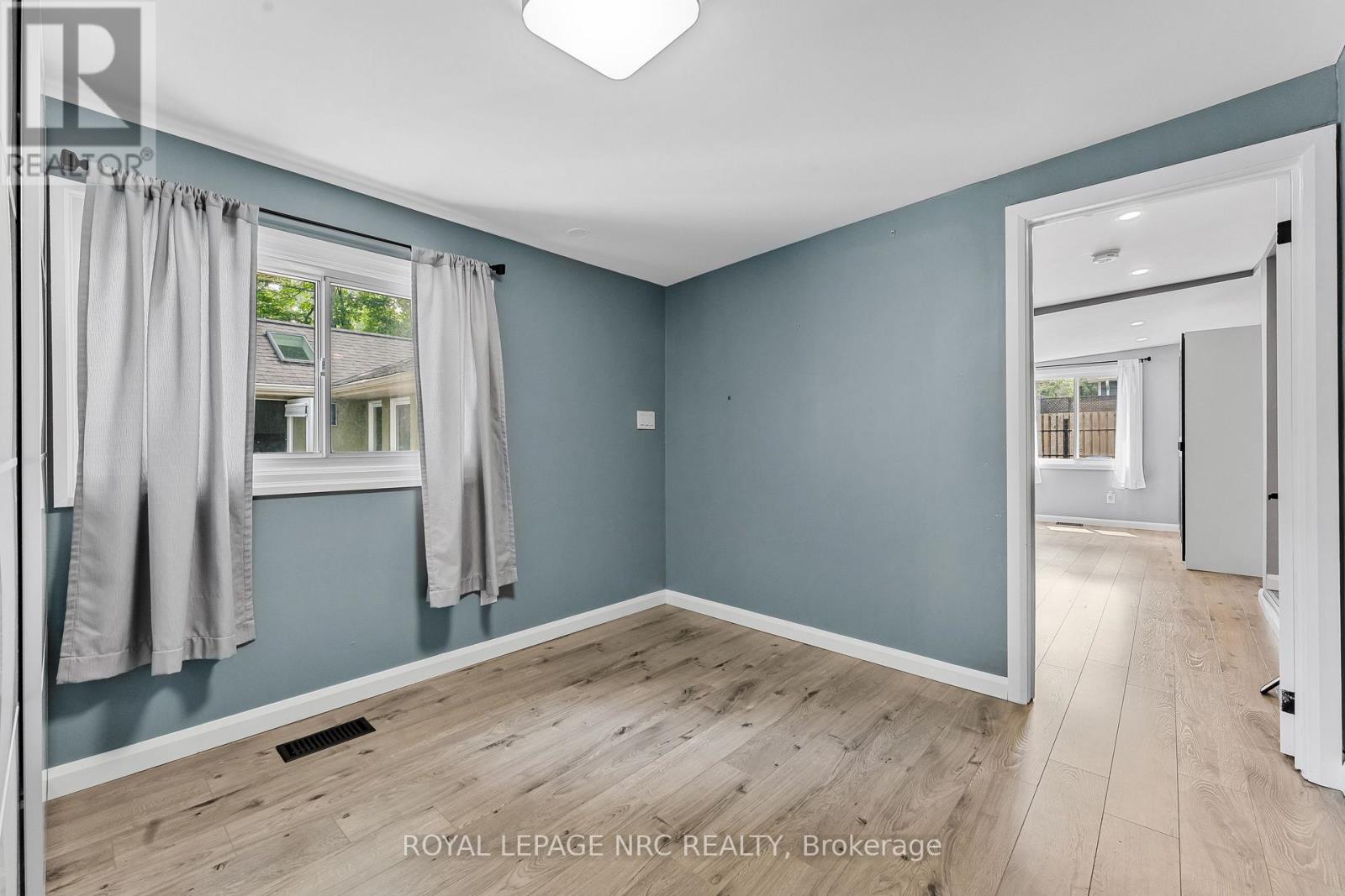 372 Lakewood Avenue, Fort Erie, Ontario  L0S 1B0 - Photo 8 - X12428677