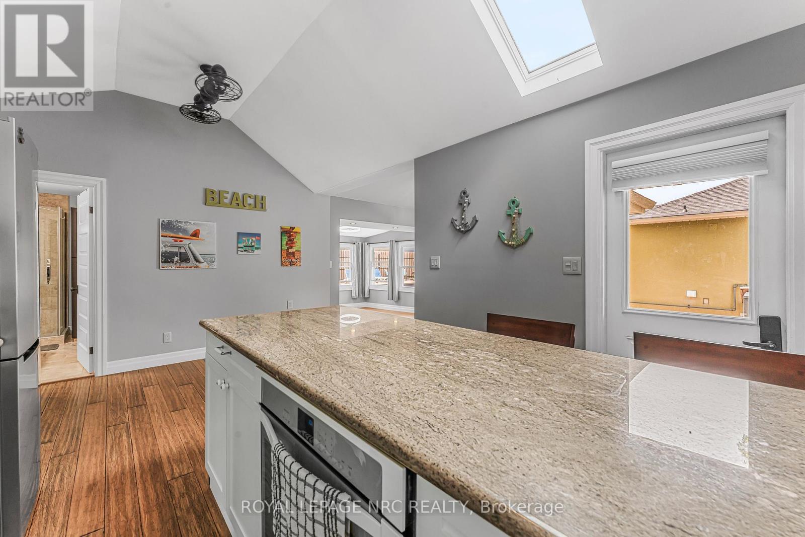 370 Lakewood Avenue, Fort Erie, Ontario  L0S 1B0 - Photo 6 - X12428678