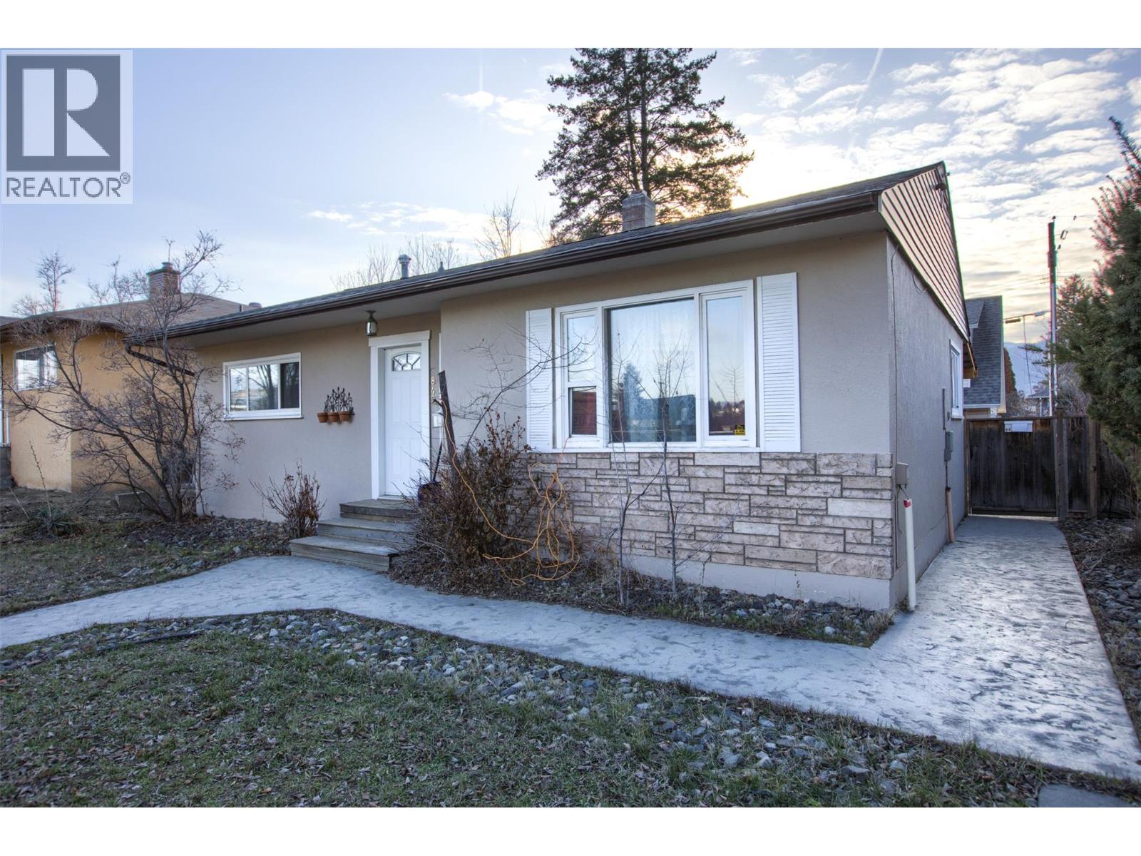842 Walrod Street Kelowna Photo 2