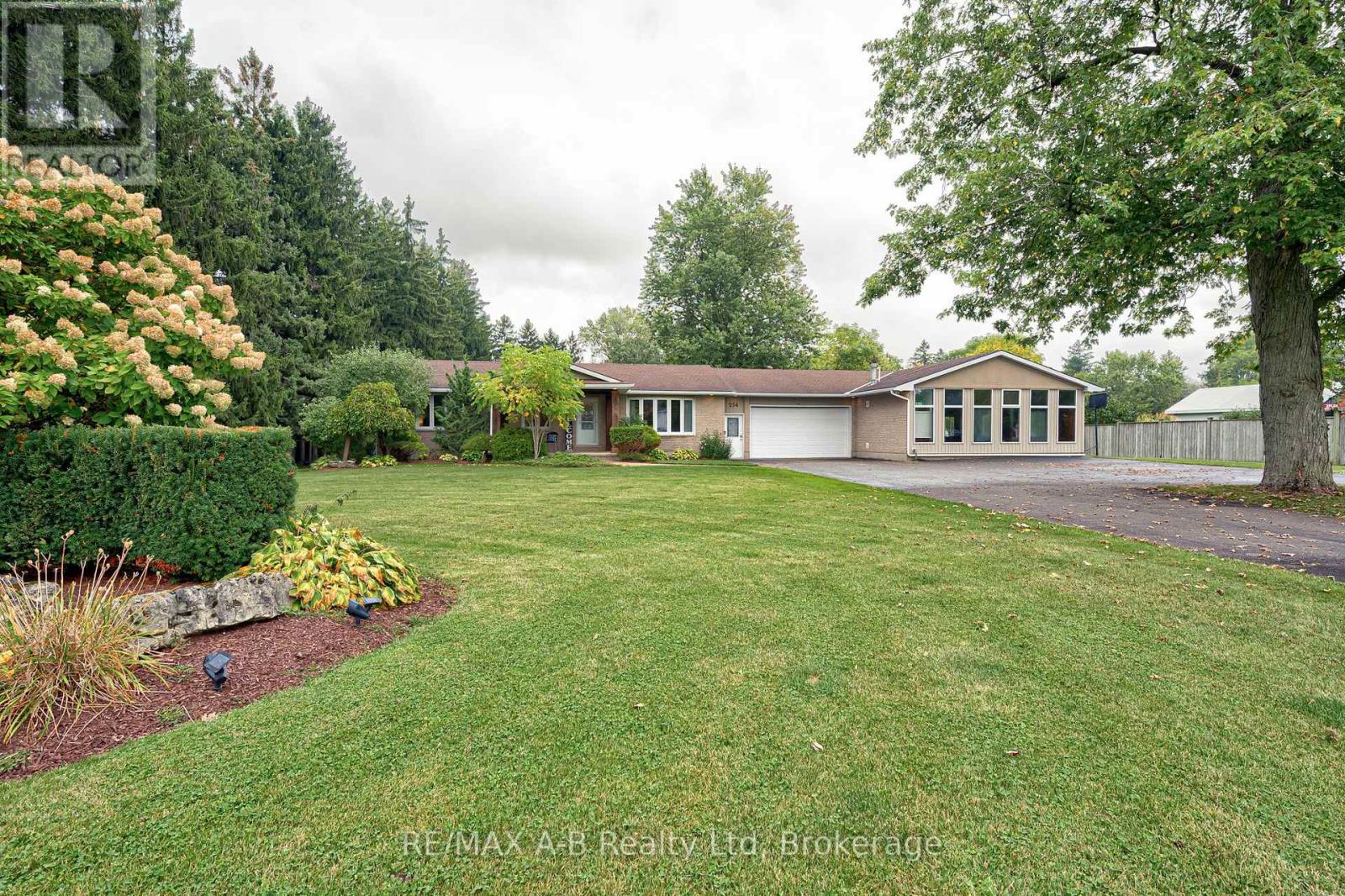 254 BOYCE STREET, Perth South, Ontario