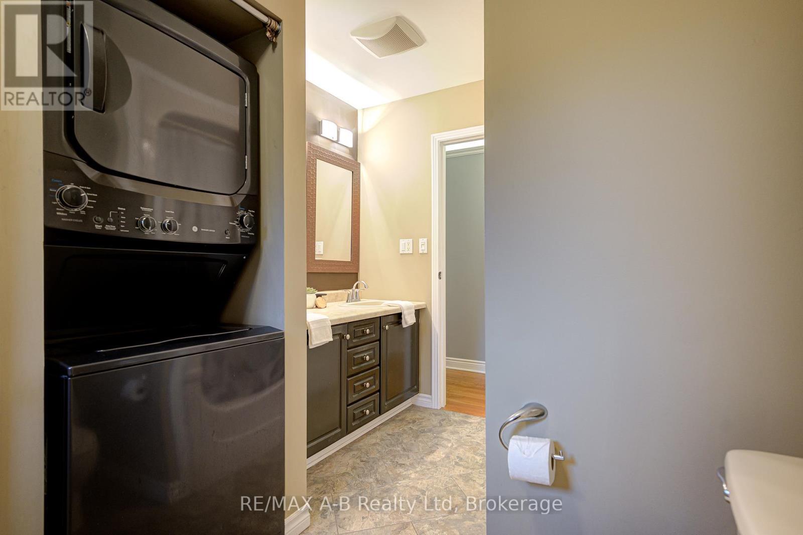 254 Boyce Street, Perth South, Ontario  N0K 1X0 - Photo 20 - X12428720