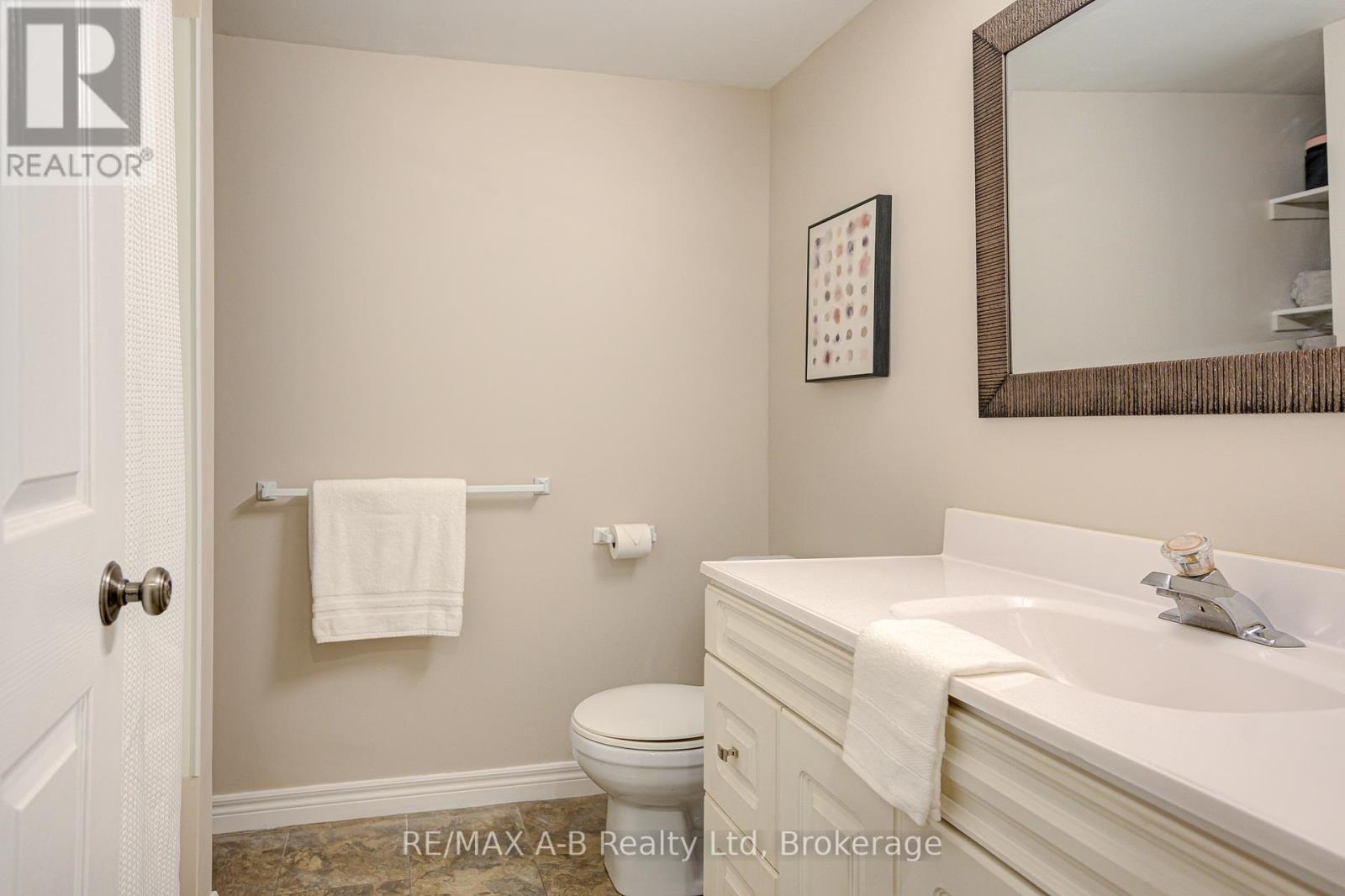 254 Boyce Street, Perth South, Ontario  N0K 1X0 - Photo 30 - X12428720
