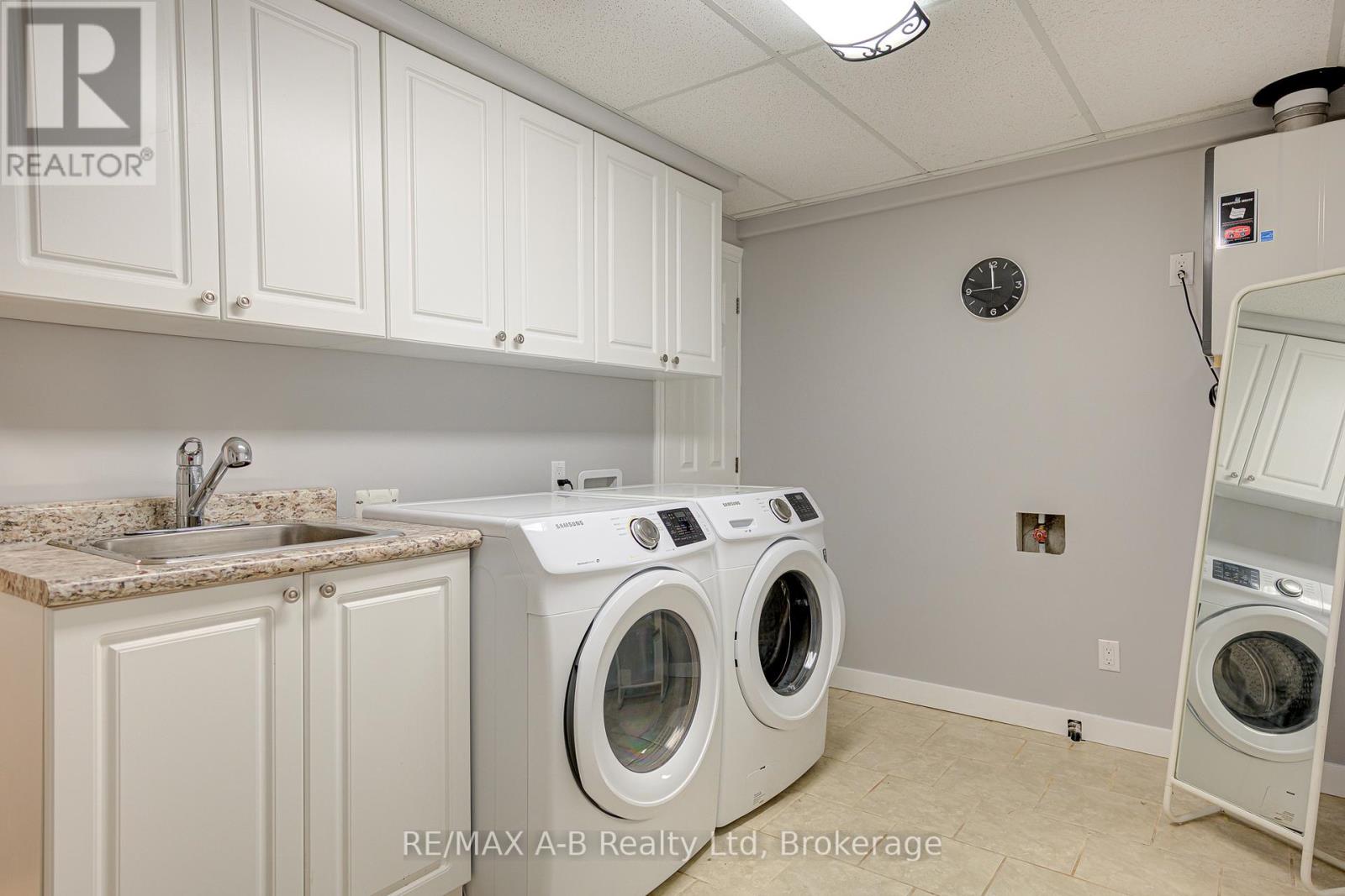 254 Boyce Street, Perth South, Ontario  N0K 1X0 - Photo 31 - X12428720