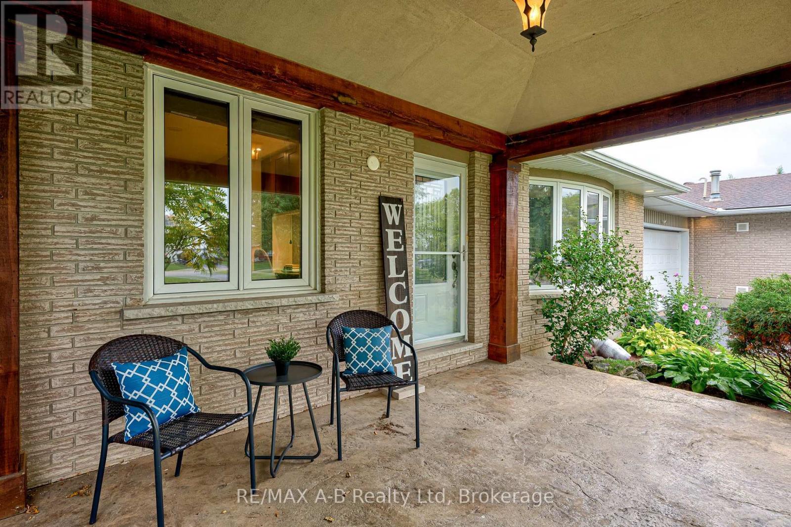 254 Boyce Street, Perth South, Ontario  N0K 1X0 - Photo 4 - X12428720