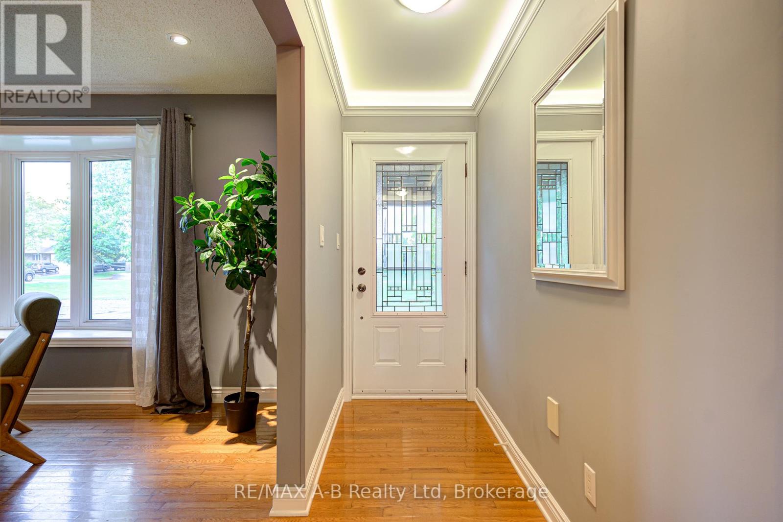 254 Boyce Street, Perth South, Ontario  N0K 1X0 - Photo 5 - X12428720