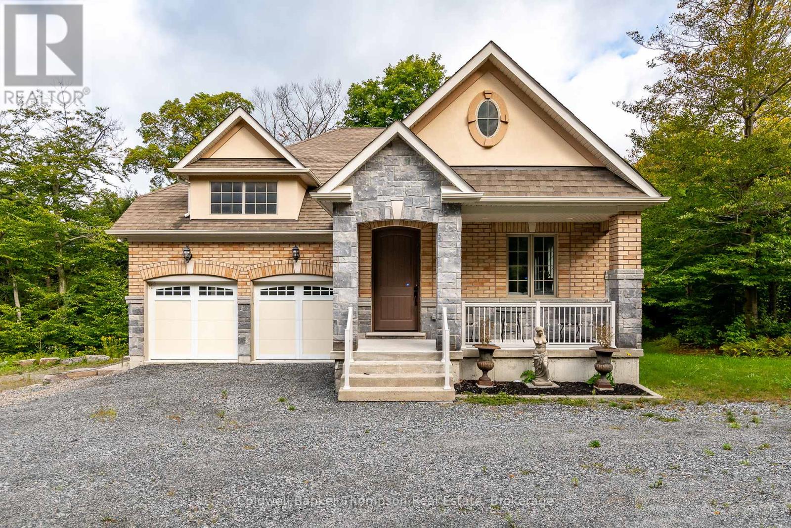16 Deerfoot Trail, Huntsville, Ontario  P1H 0A6 - Photo 1 - X12428732