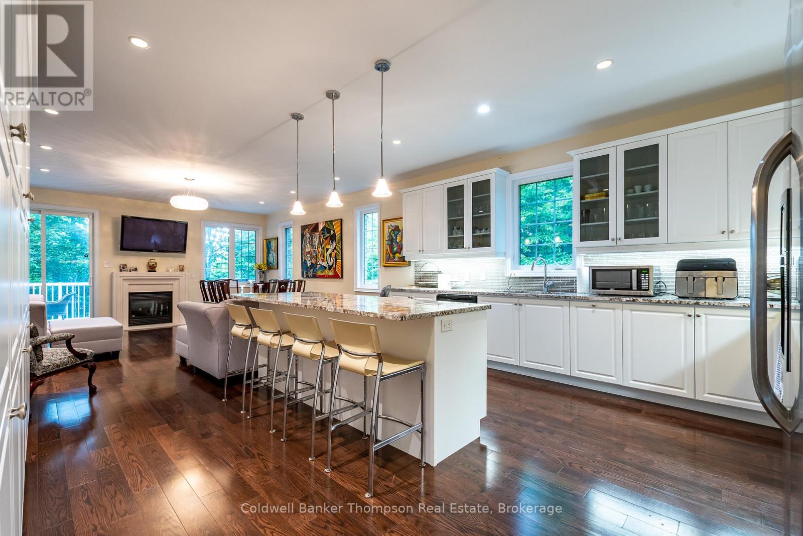 16 Deerfoot Trail, Huntsville, Ontario  P1H 0A6 - Photo 2 - X12428732