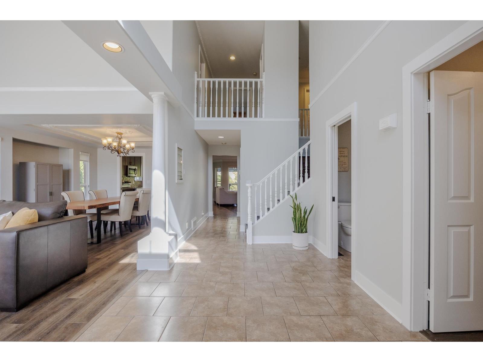 20763 91a Avenue, Langley, British Columbia  V1M 2P6 - Photo 2 - R3051955